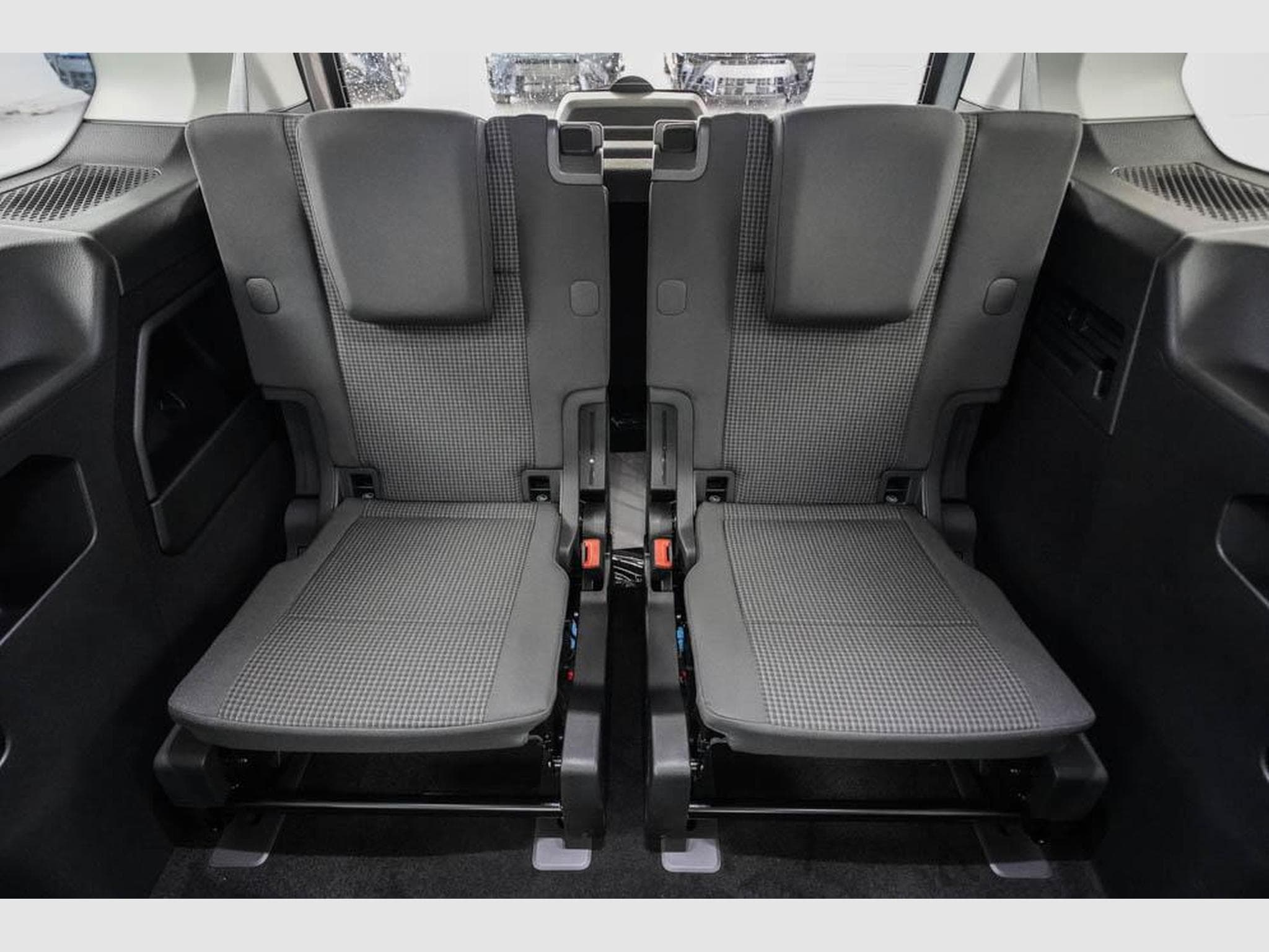 VW Caddy 2,0 TDI 4Motion (2026) - Photo 18