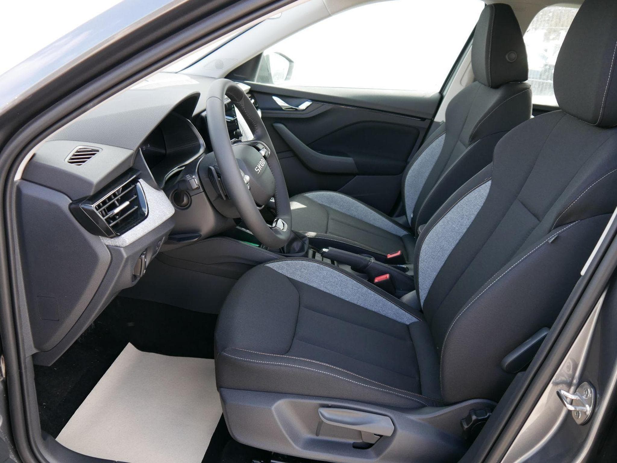 Skoda Kamiq Selection 1.5 TSI (2026) - Foto 9