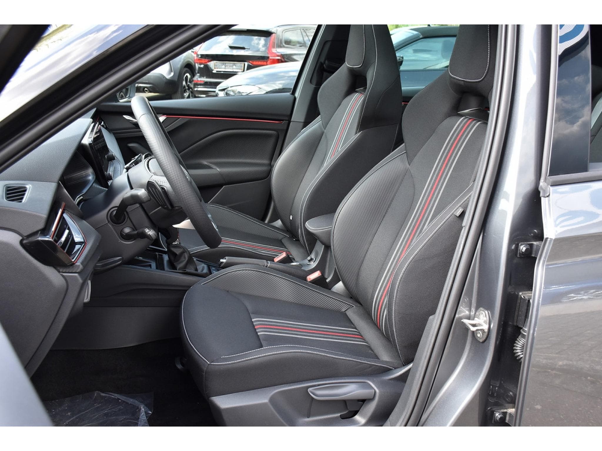 Skoda Kamiq 1.5 TSI Monte Carlo DSG PANO ACC TRAVEL SIDE KESSY NEUF (2026) - Foto 6
