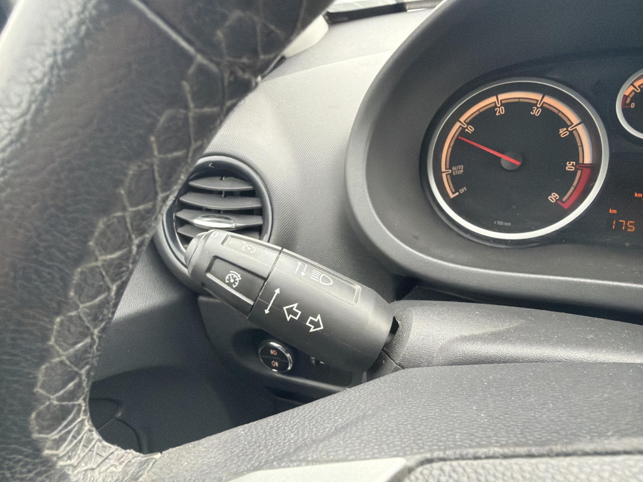 Opel Corsa 1.3 CDTI 95CV (2012) - Foto 12