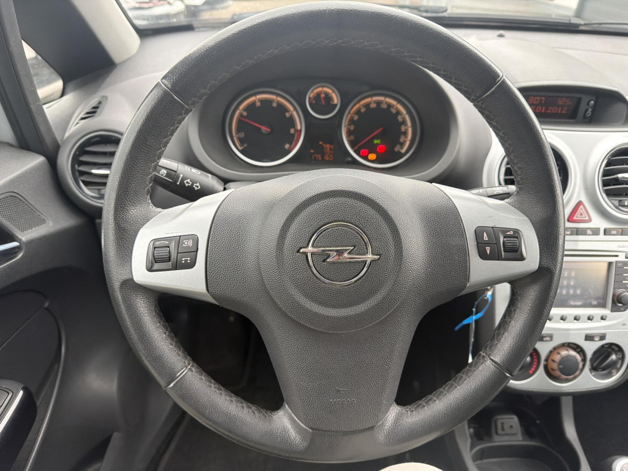 Opel Corsa 1.3 CDTI 95CV (2012) - Foto 13