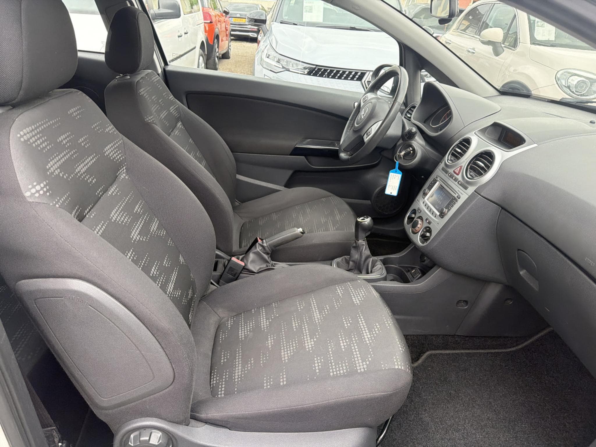 Opel Corsa 1.3 CDTI 95CV (2012) - Foto 8