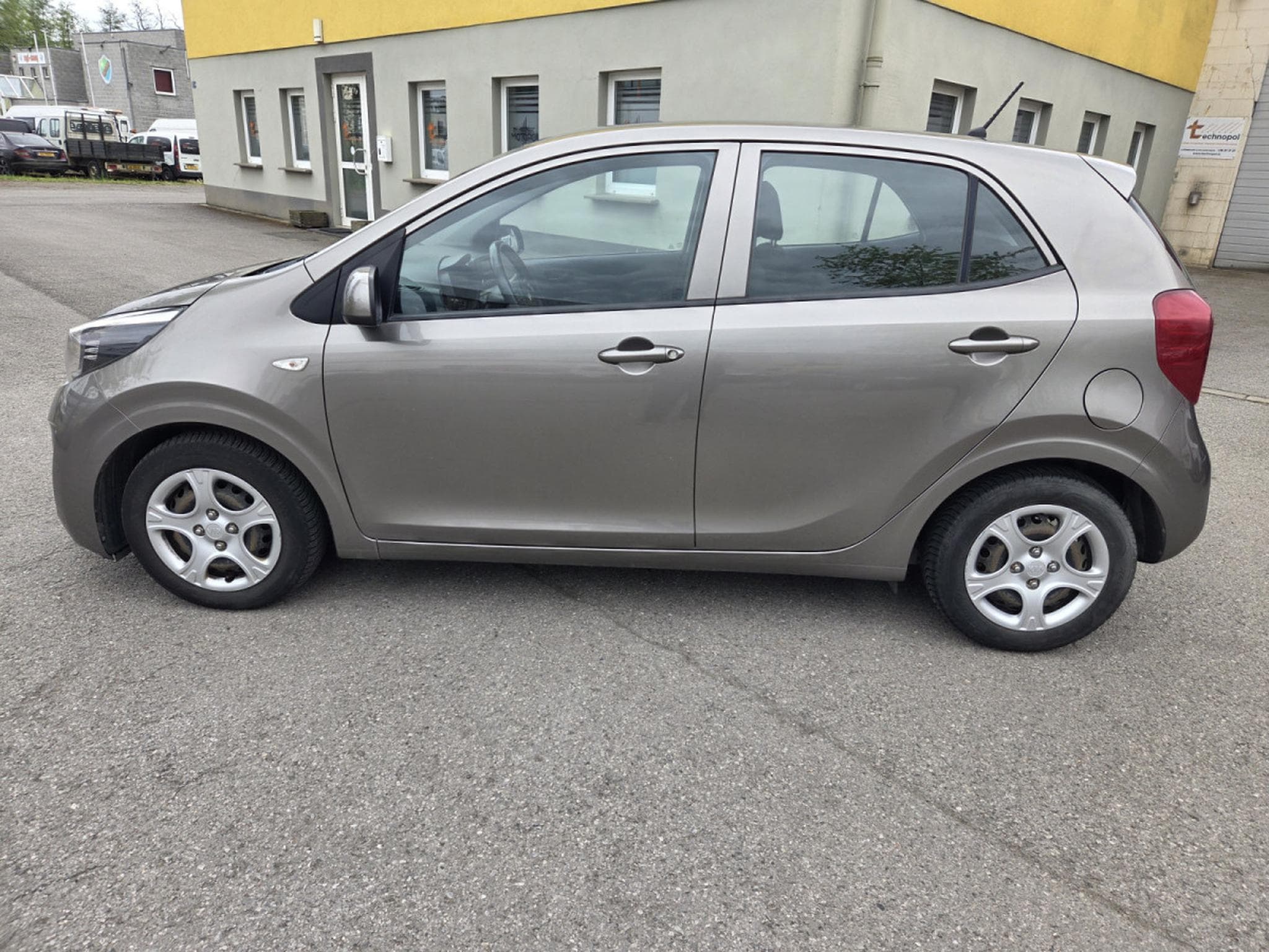 Kia Picanto 1.0 69CV Garantie 12 Mois (2017) - Photo 2