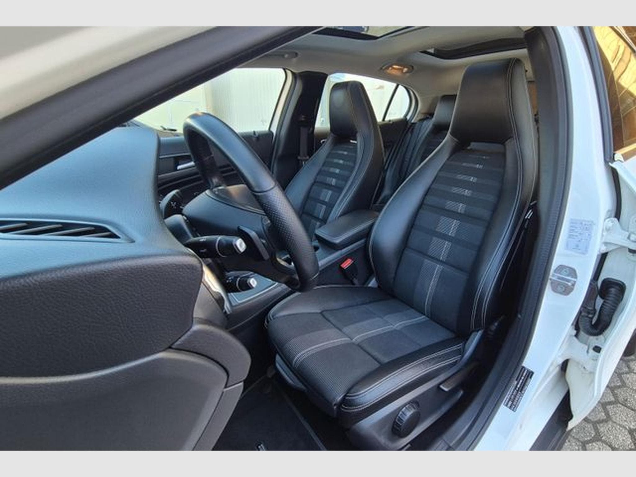 Mercedes GLA 180 GLA 180, Automatik, Panoramadach. (2019) - Foto 12