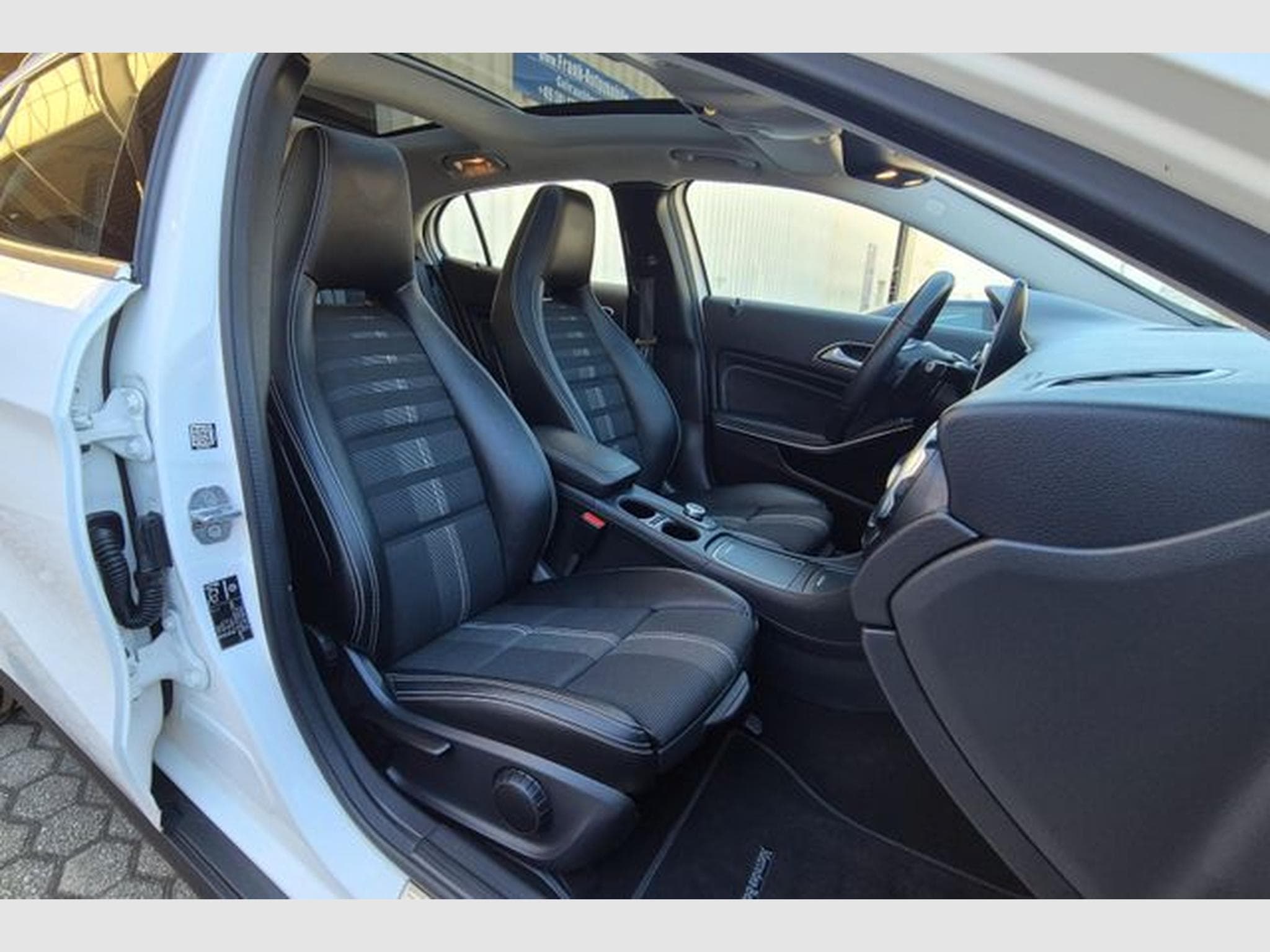 Mercedes GLA 180 GLA 180, Automatik, Panoramadach. (2019) - Foto 14