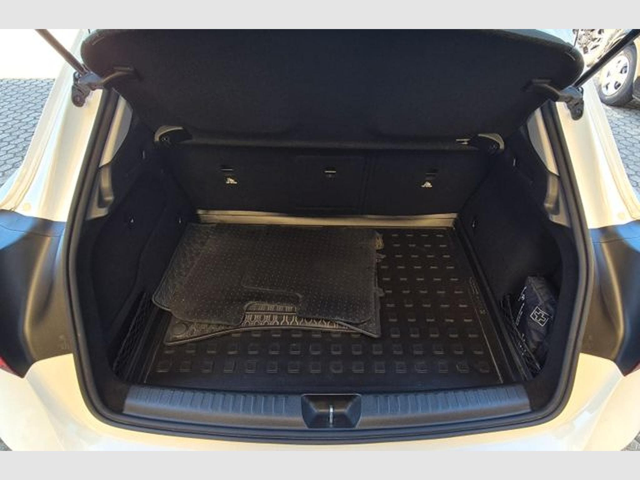 Mercedes GLA 180 GLA 180, Automatik, Panoramadach. (2019) - Foto 15