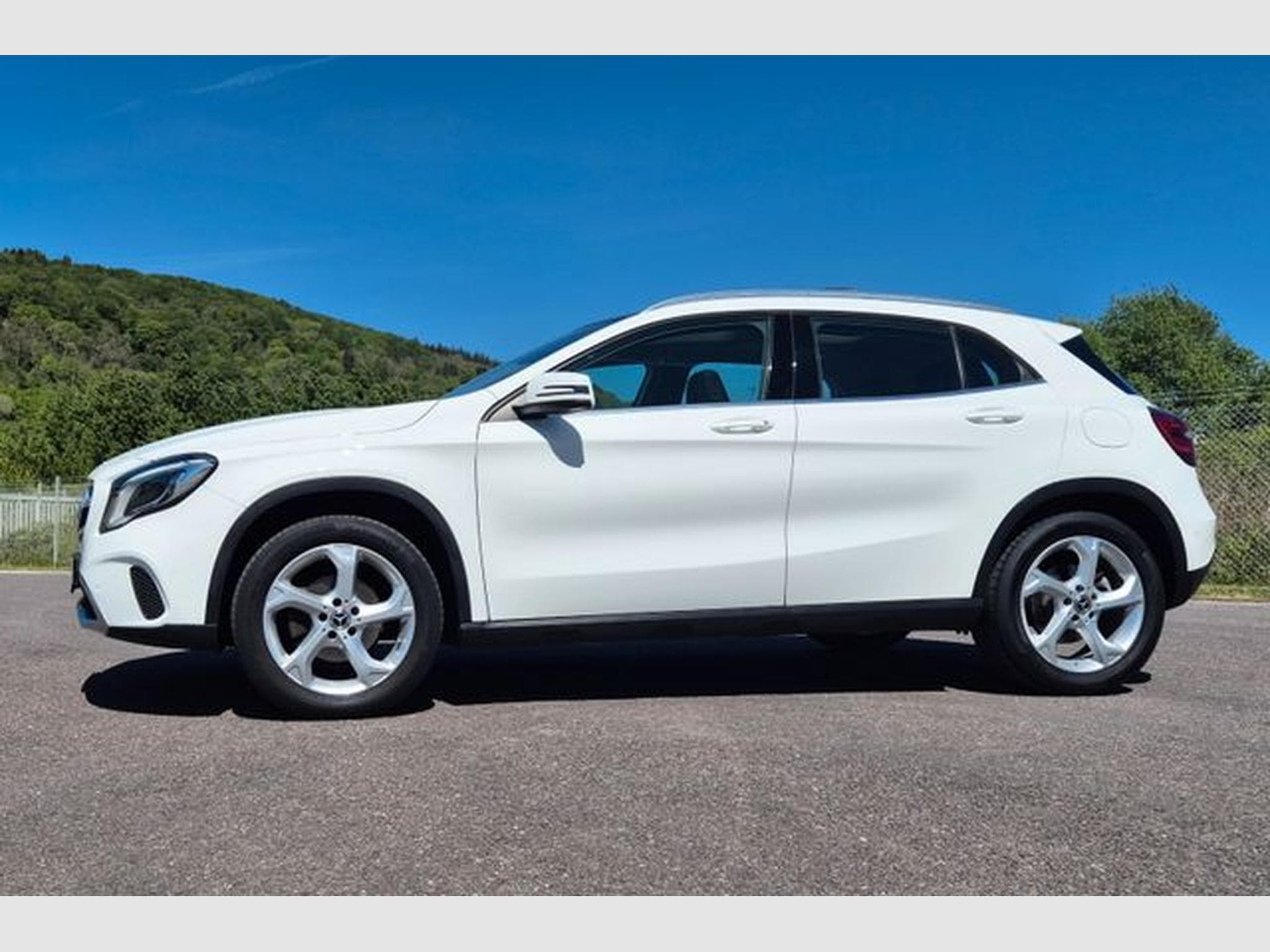Mercedes GLA 180 GLA 180, Automatik, Panoramadach. (2019) - Foto 2