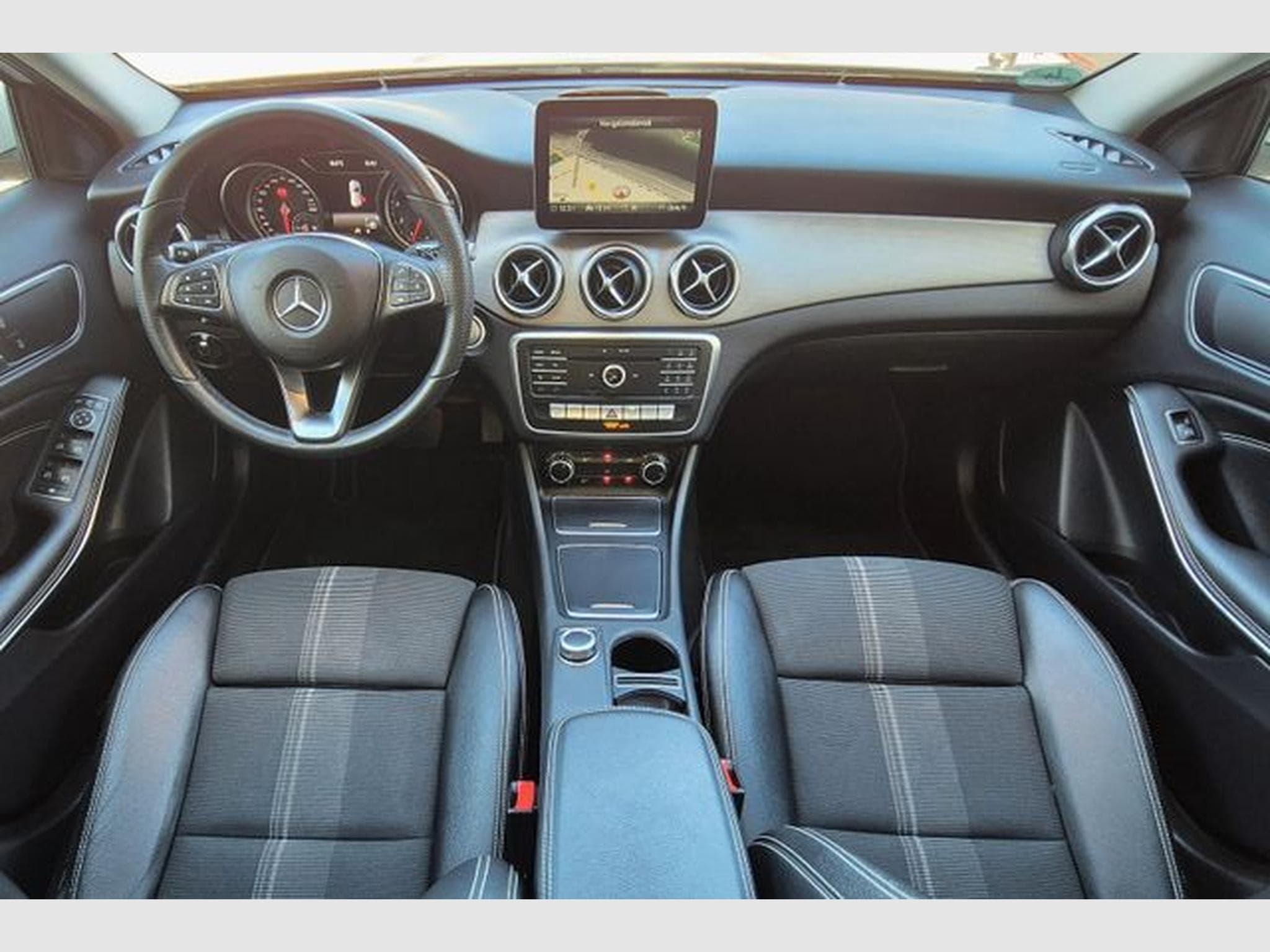 Mercedes GLA 180 GLA 180, Automatik, Panoramadach. (2019) - Foto 9