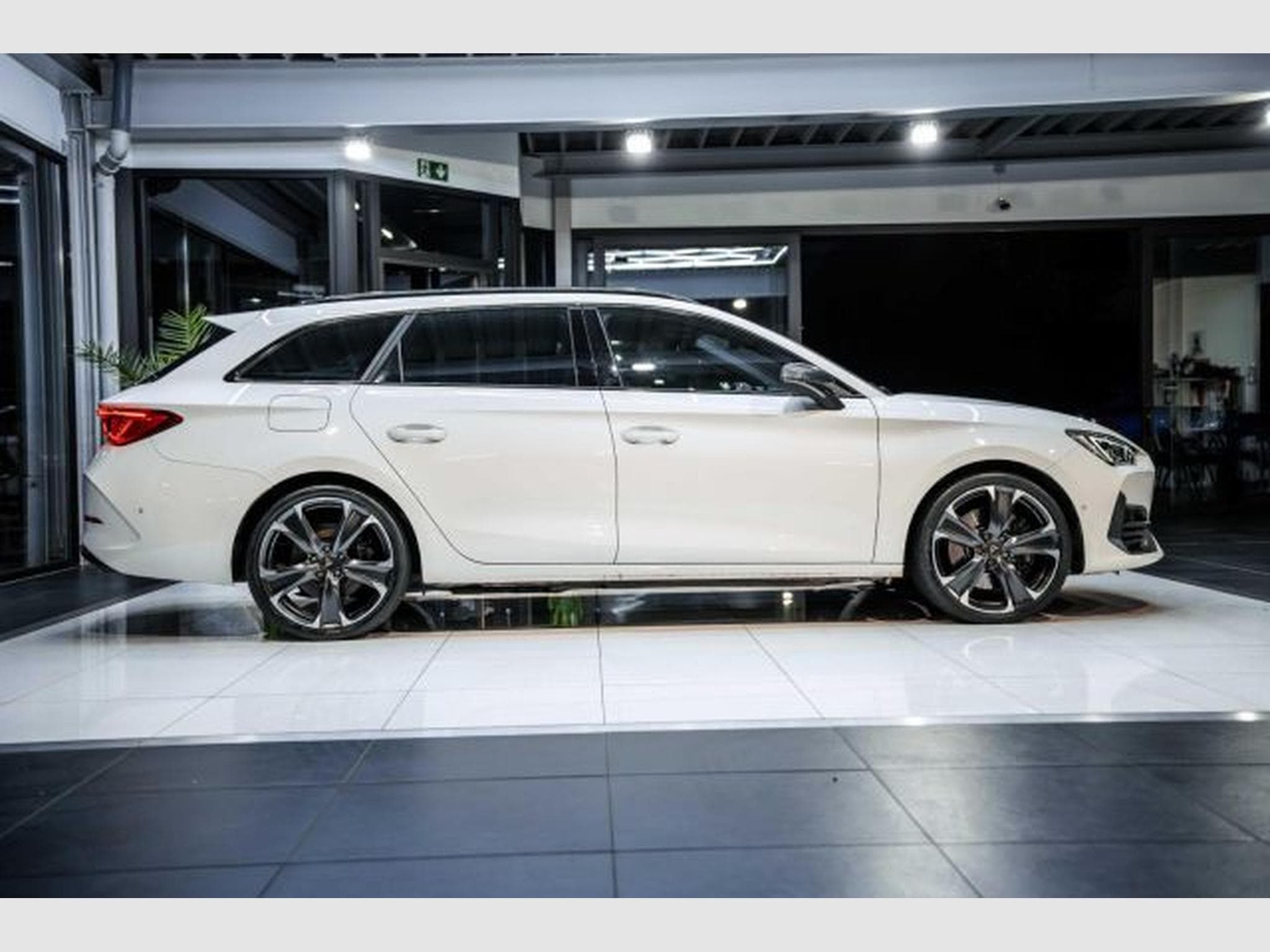 Cupra Leon Leon VZ 1.4 e-Hybrid DSG NAVI LED RFK SHZG ACC (2022) - Foto 7
