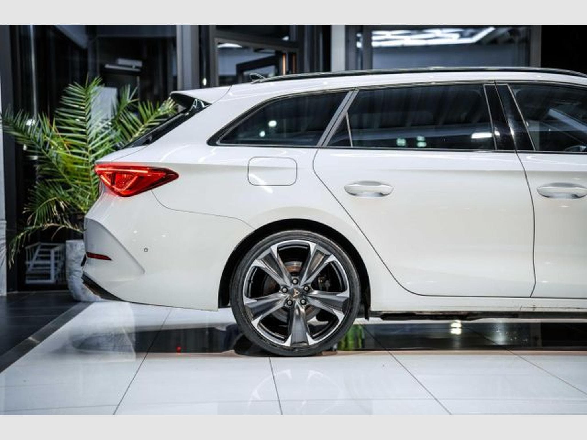 Cupra Leon Leon VZ 1.4 e-Hybrid DSG NAVI LED RFK SHZG ACC (2022) - Foto 8