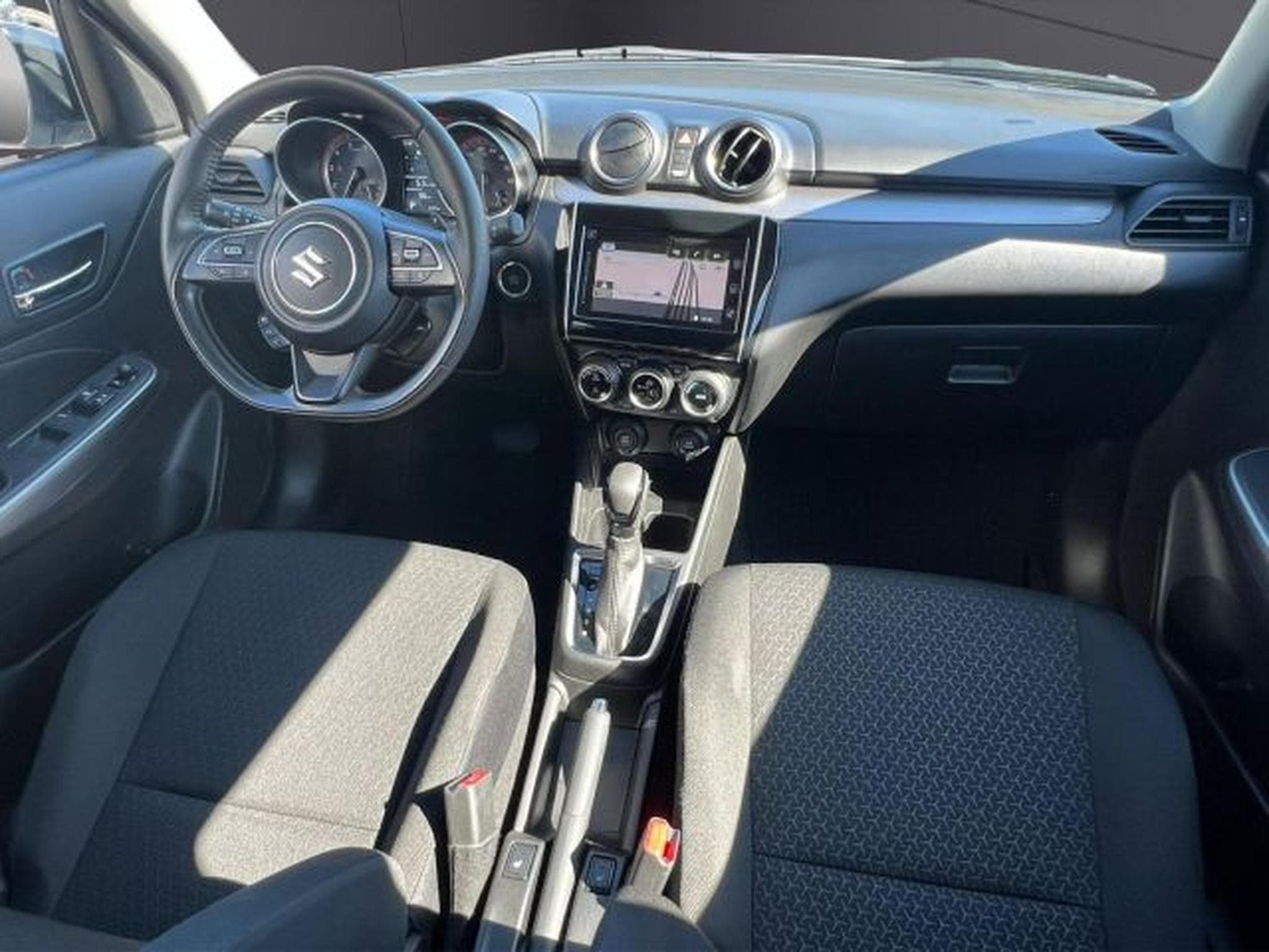 Suzuki Swift Swift Comfort+ KLIMA,PDC,TEMPOMAT,NAVI,ESP,MFL (2024) - Foto 10