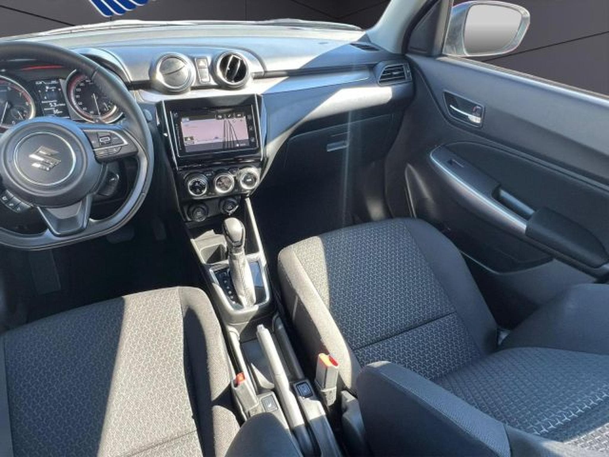 Suzuki Swift Swift Comfort+ KLIMA,PDC,TEMPOMAT,NAVI,ESP,MFL (2024) - Foto 11