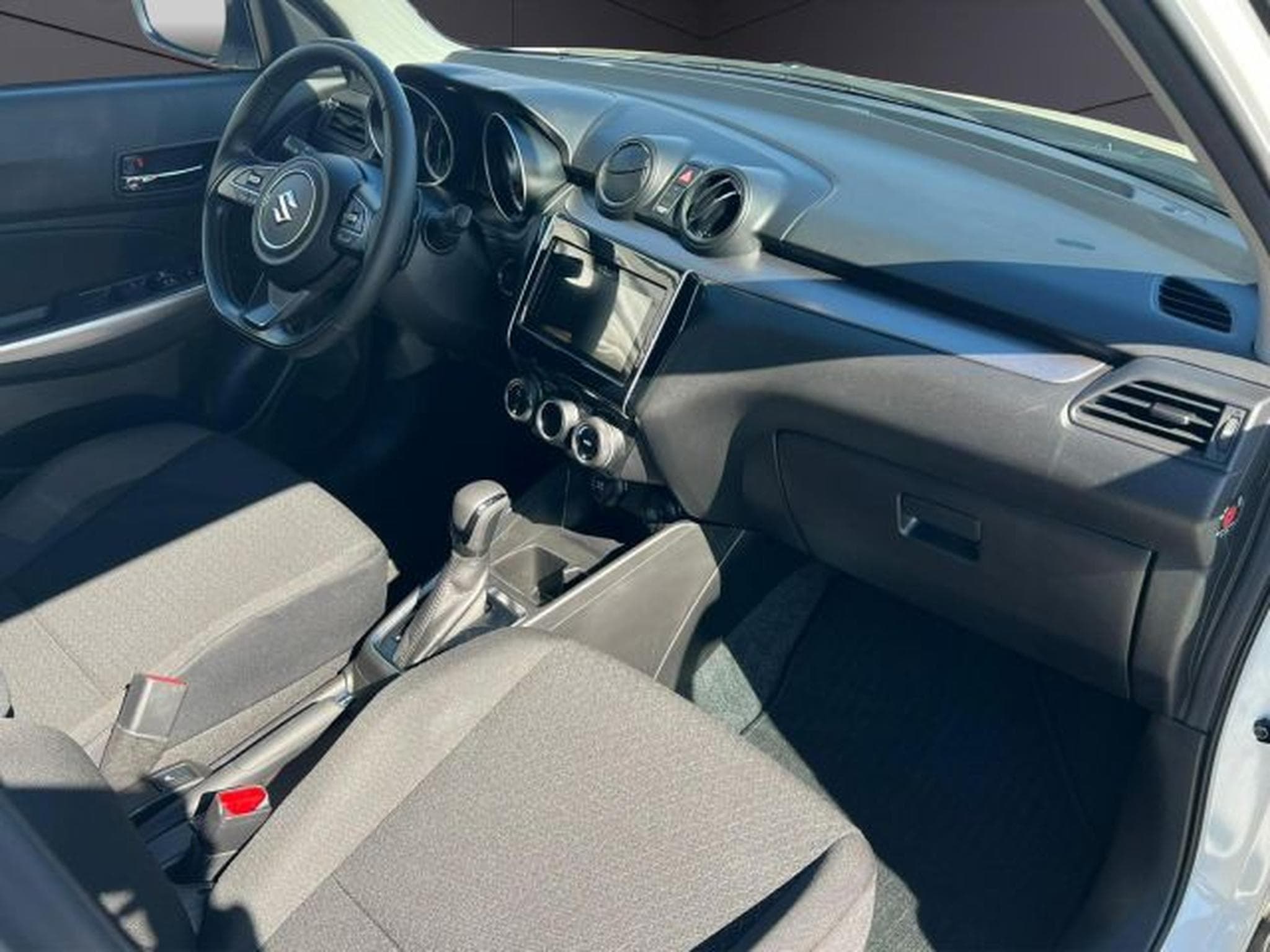 Suzuki Swift Swift Comfort+ KLIMA,PDC,TEMPOMAT,NAVI,ESP,MFL (2024) - Foto 13