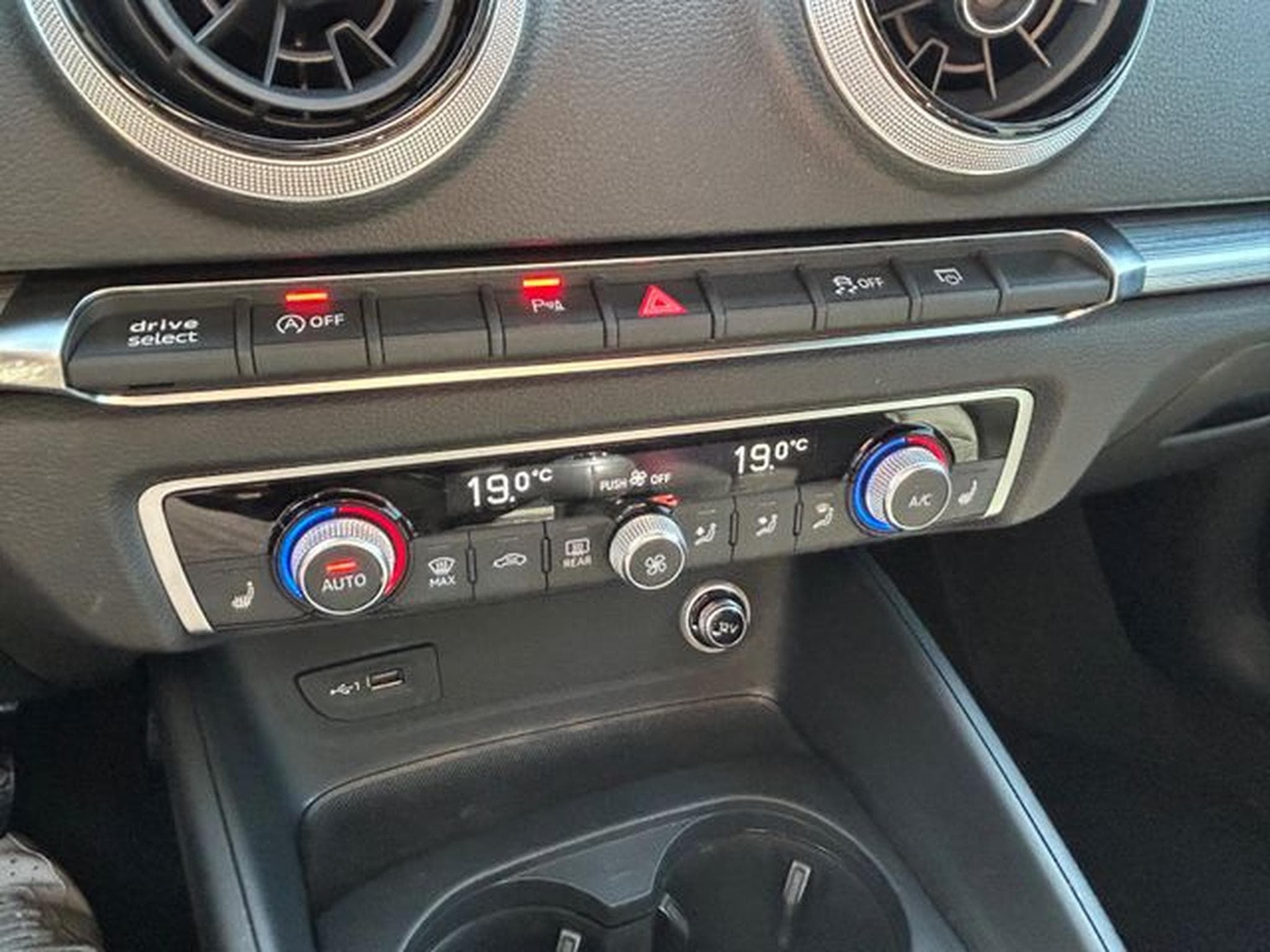 Audi A3 A3 Sportback Sport *Navi*I-Cockpit*Xenon*Euro6* (2018) - Foto 13