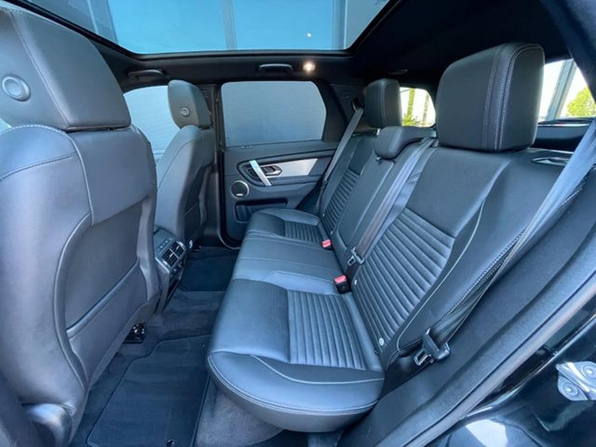 Land-Rover Discovery Discovery Sport Dynamic SE AWD Pano AHK 20" Mer (2024) - Photo 12