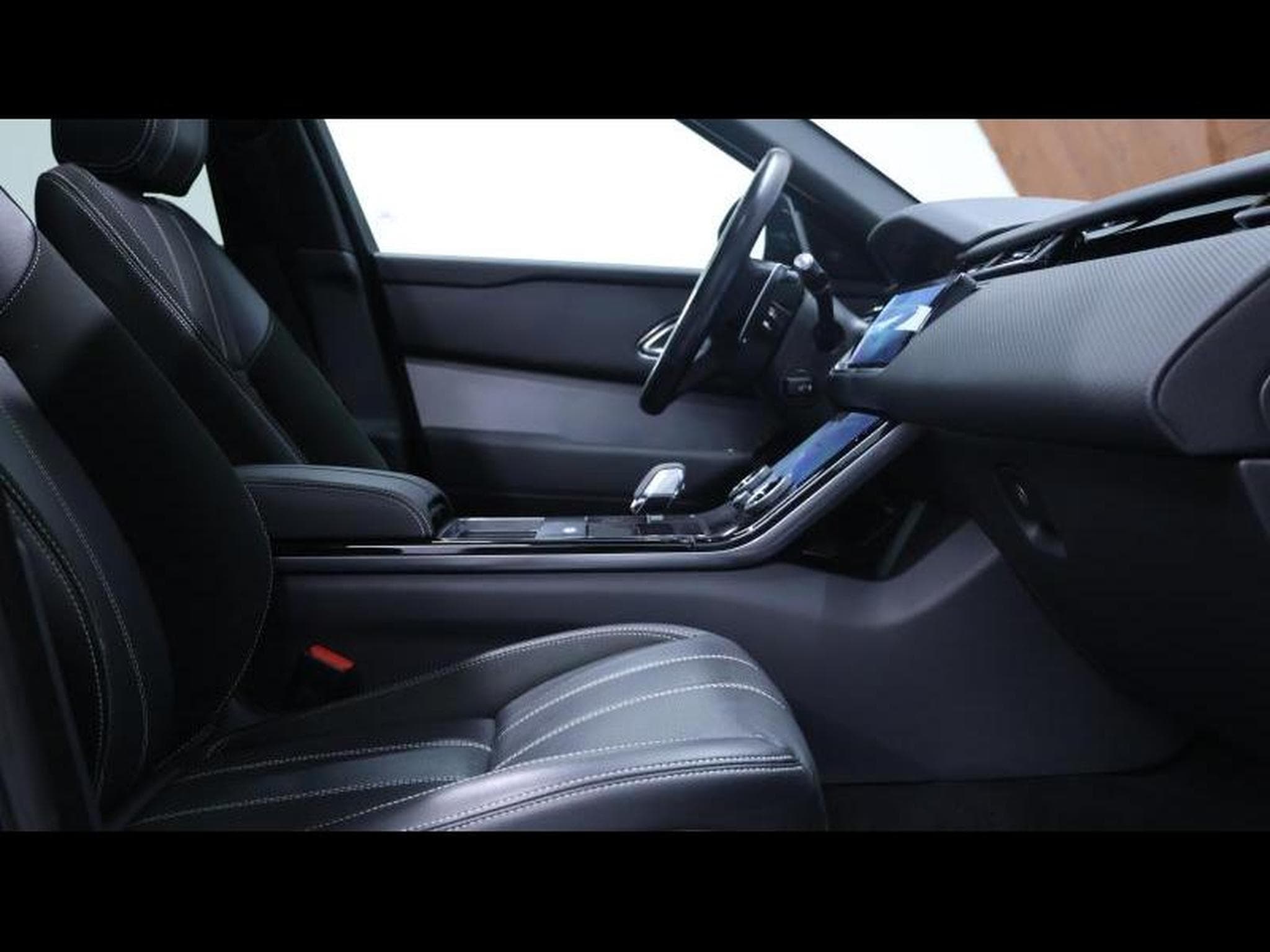 Land-Rover Range Rover Velar P250 R-Dynamic S AWD Auto (2022) - Photo 11