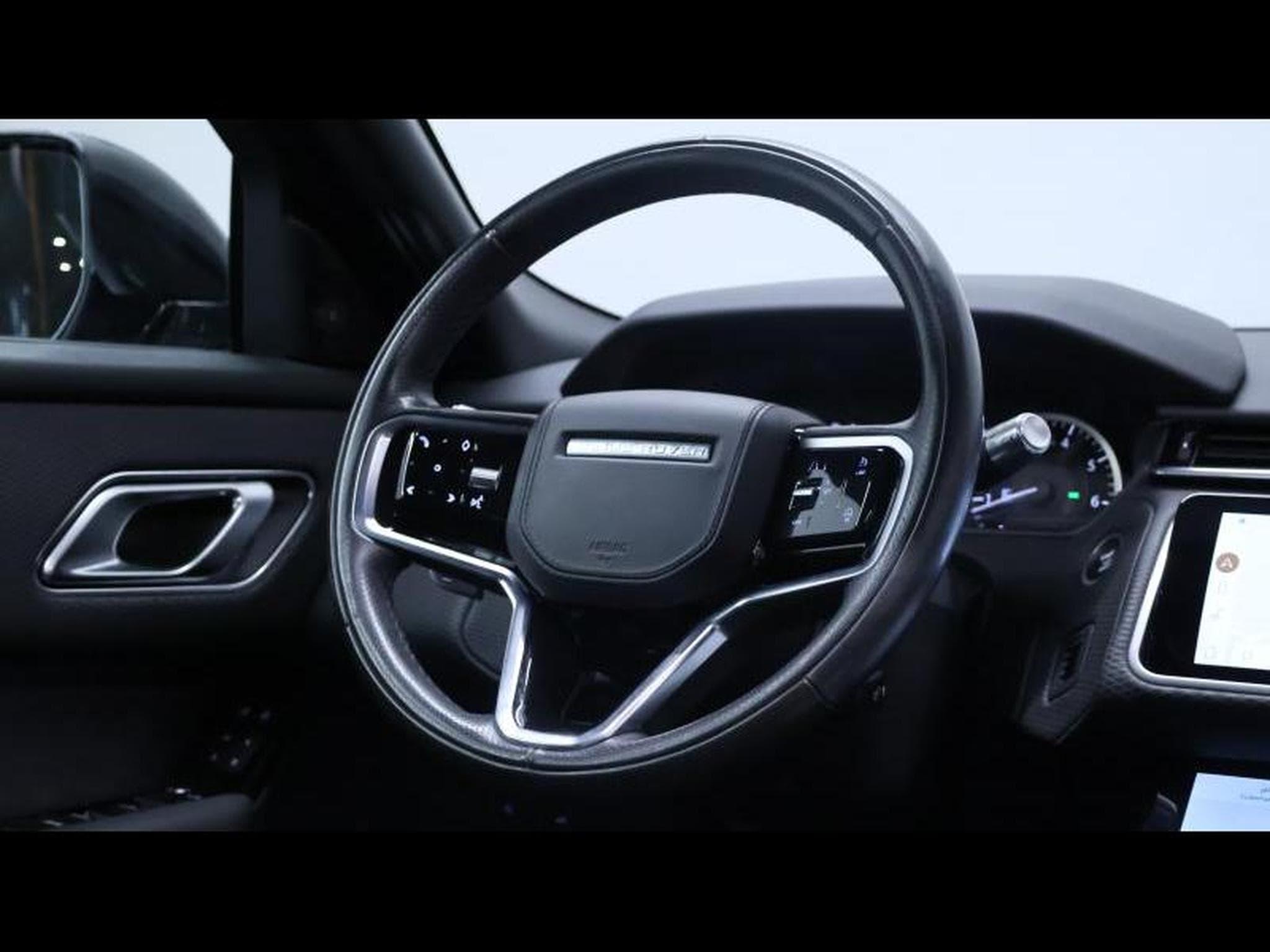 Land-Rover Range Rover Velar P250 R-Dynamic S AWD Auto (2022) - Photo 16