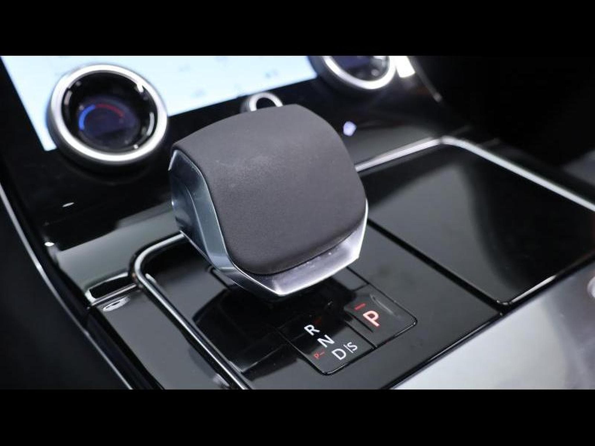 Land-Rover Range Rover Velar P250 R-Dynamic S AWD Auto (2022) - Photo 19