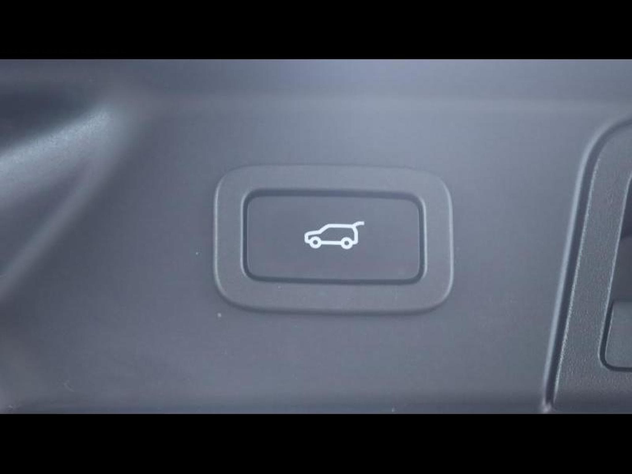 Land-Rover Range Rover Velar P250 R-Dynamic S AWD Auto (2022) - Photo 28