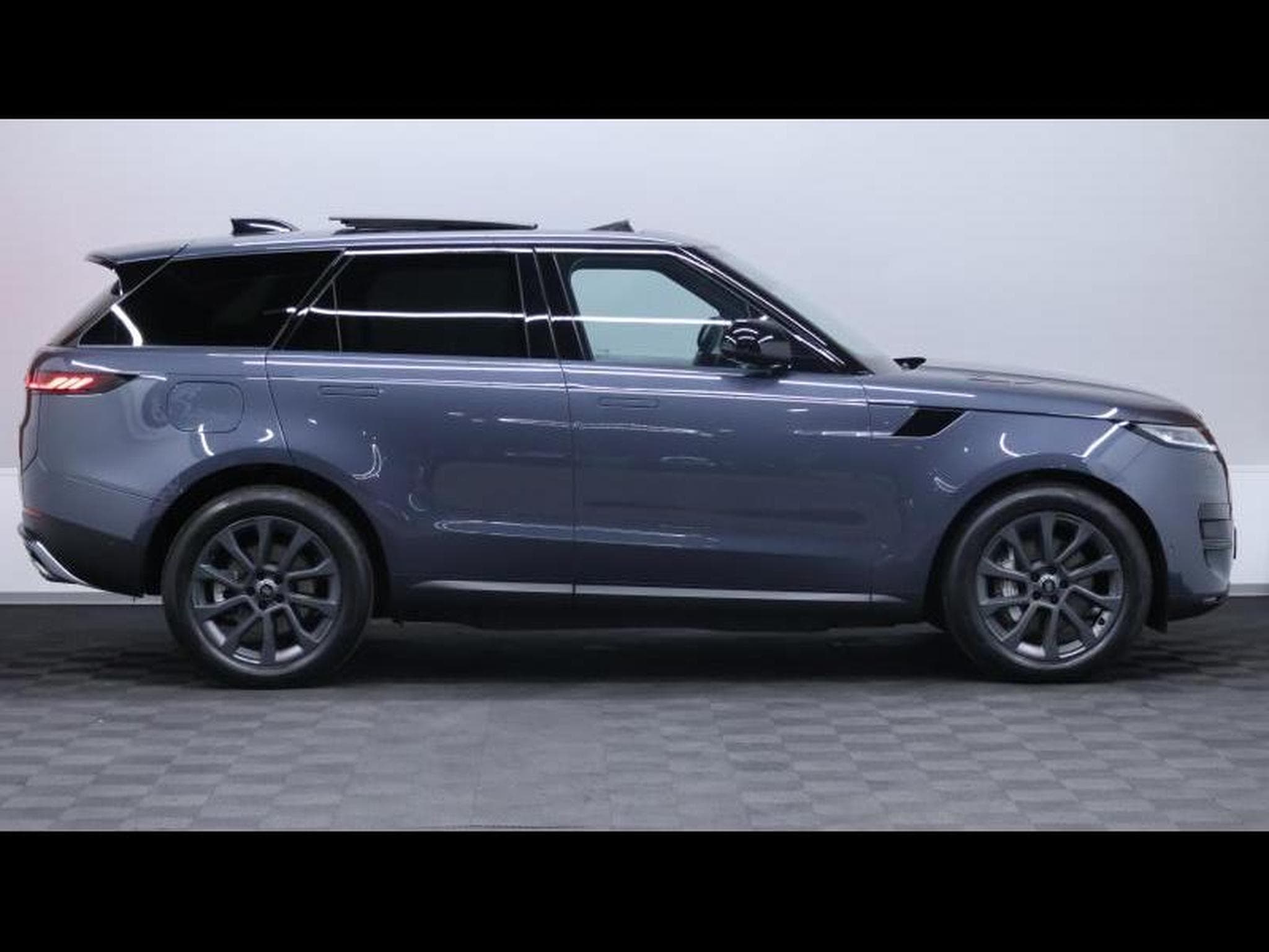 Land-Rover Range Rover Sport P460e S AWD Auto (2025) - Photo 4