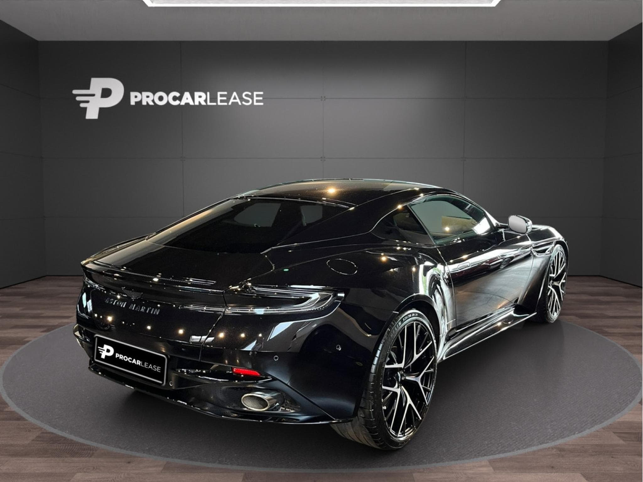 Aston-Martin DB12 COUPE/V8/BLACK ON BLACK/ B&W/360°/SEAT VENT/ (2025) - Foto 4