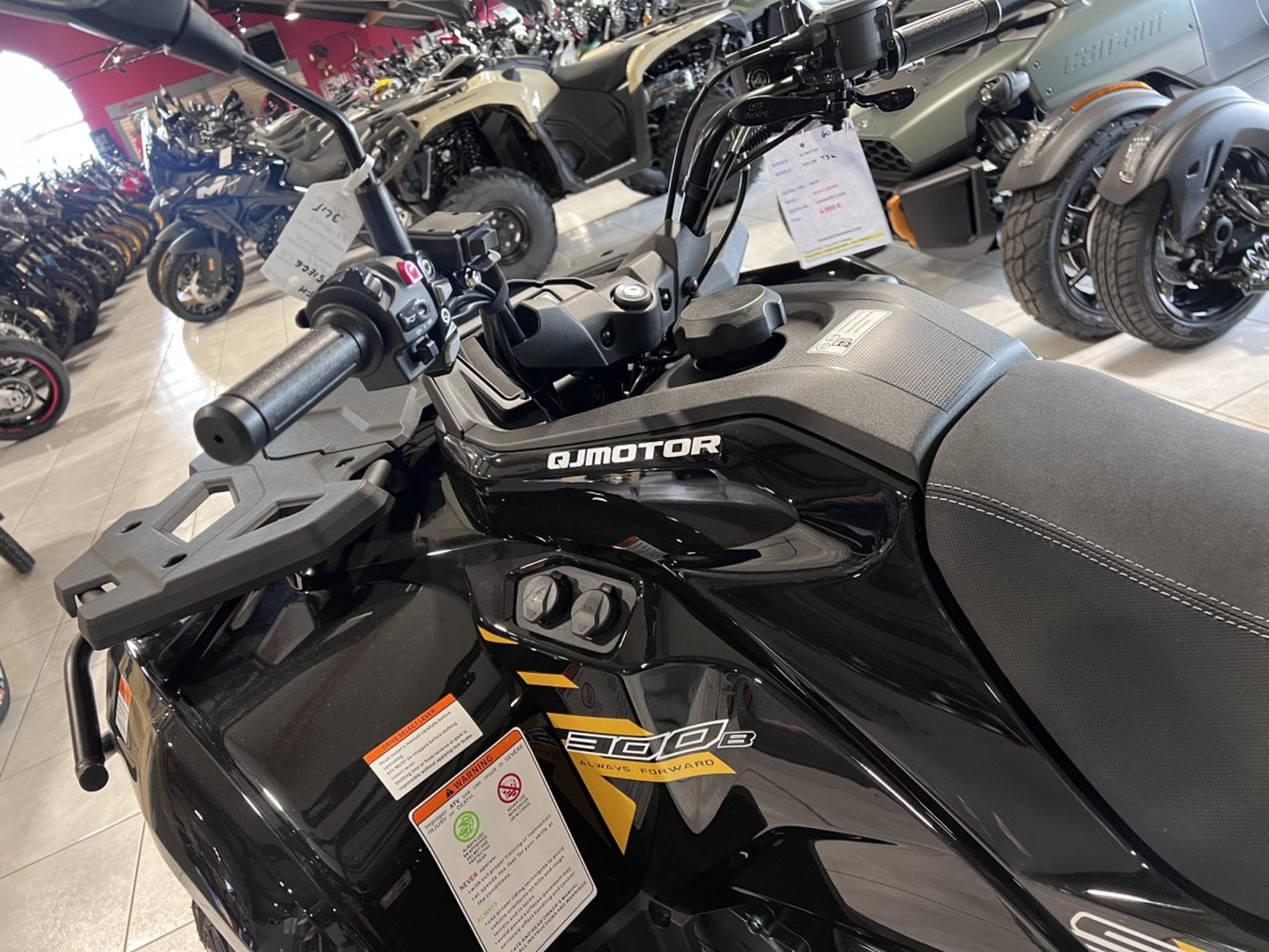 QJmotor SFA 300 T3b 60 km/h (2026) - Photo 7
