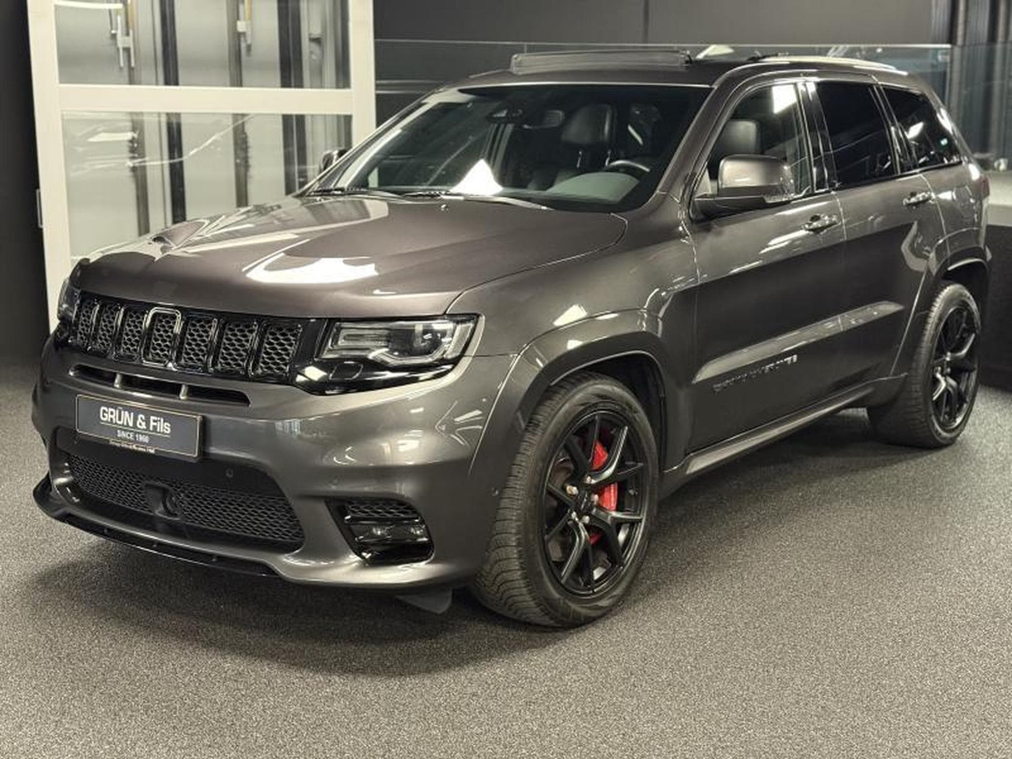 Jeep Cherokee 6.4 V8 SRT (2020) - Foto 3