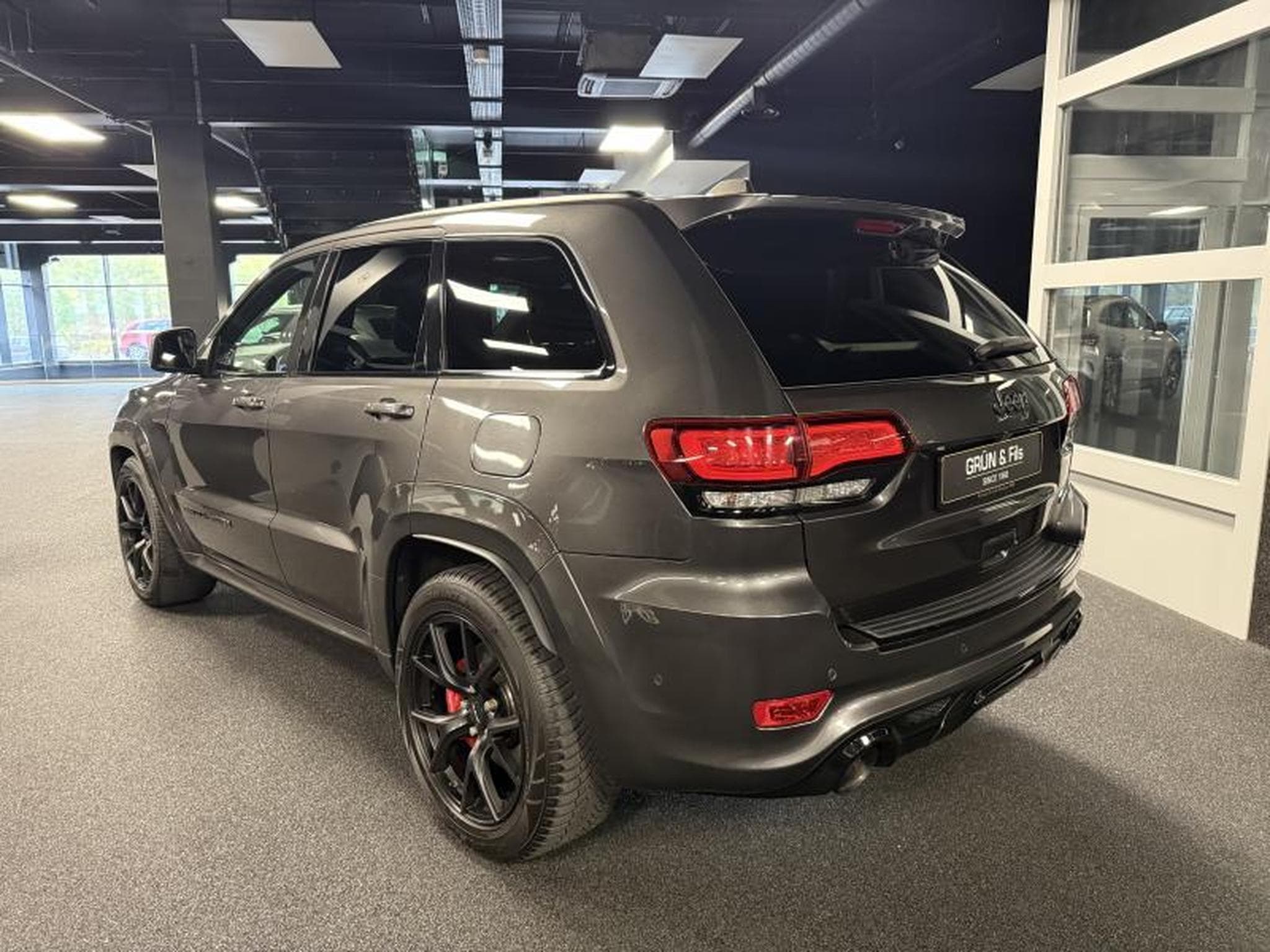 Jeep Cherokee 6.4 V8 SRT (2020) - Foto 5
