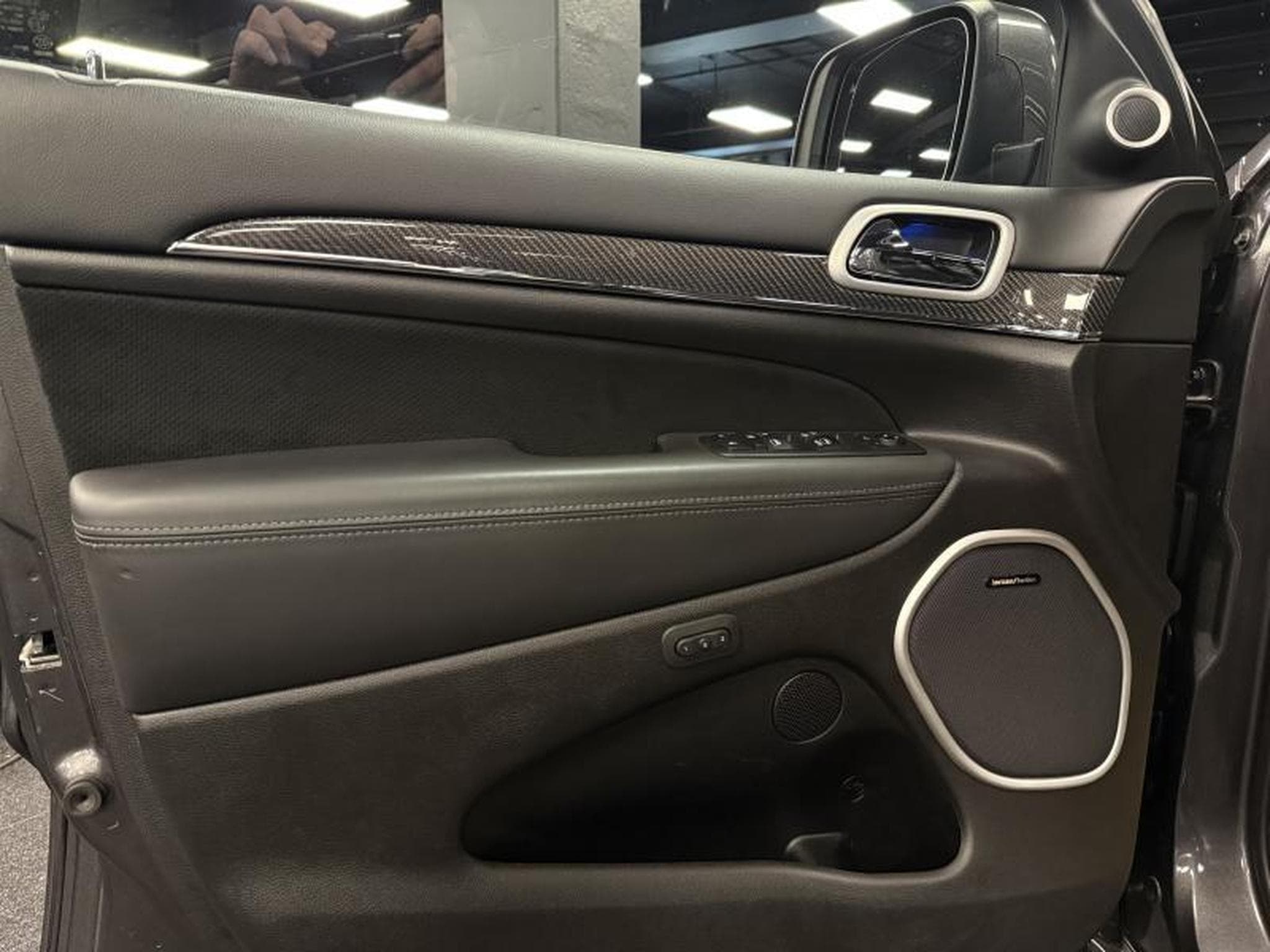 Jeep Cherokee 6.4 V8 SRT (2020) - Foto 8