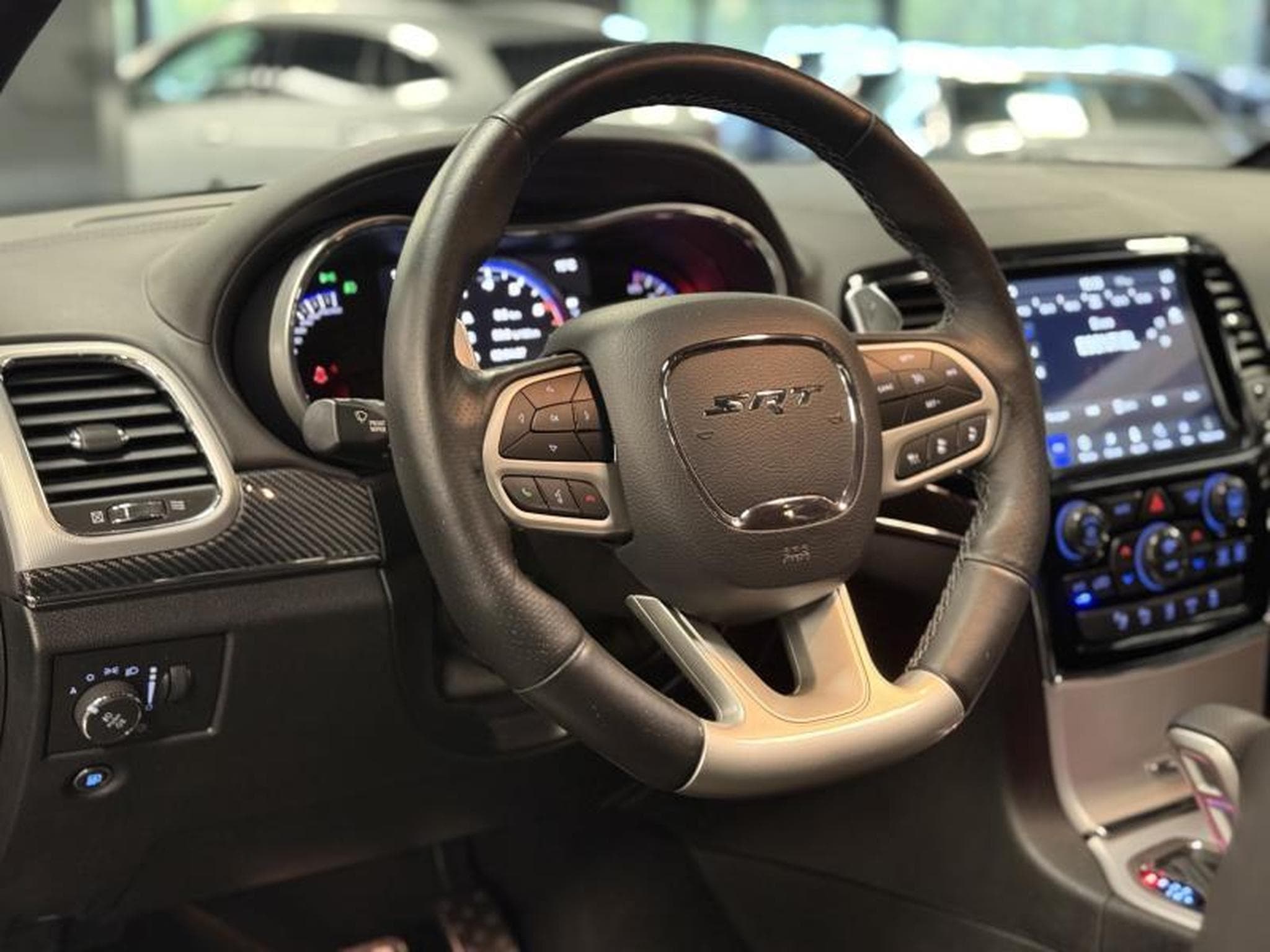 Jeep Cherokee 6.4 V8 SRT (2020) - Foto 9