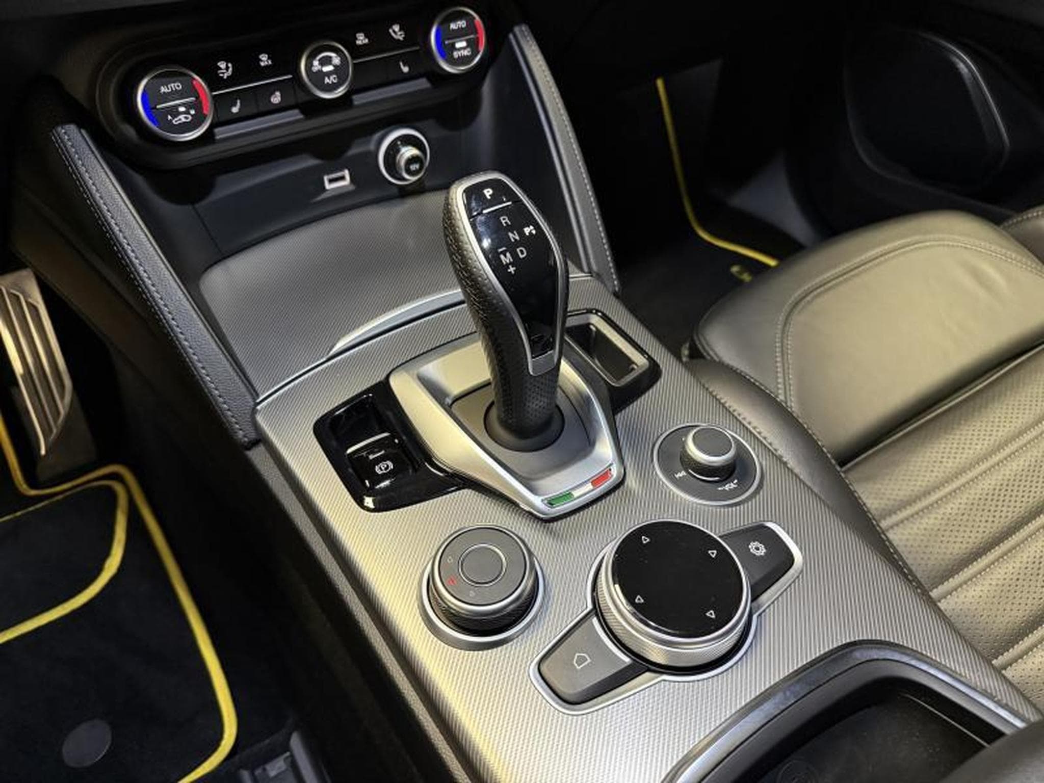 Alfa-Romeo Stelvio Veloce 2.0T 280 Q4 *RAGAZZON (2021) - Foto 14