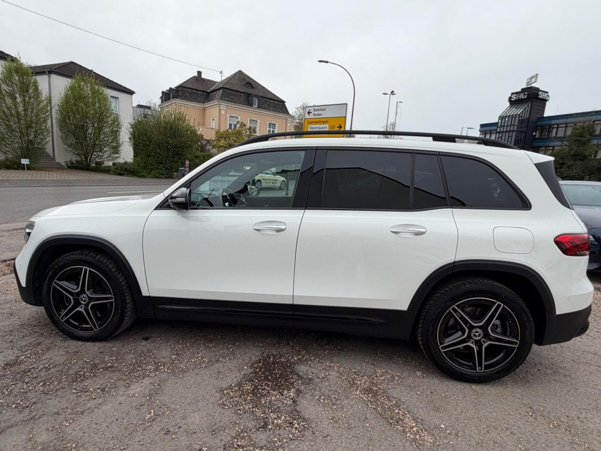 Mercedes GLB 250 4Matic AMG Line / Panoramaschiebedach / (2020) - Foto 3