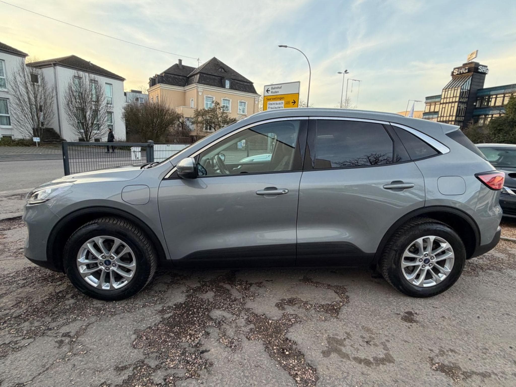 Ford Kuga Plug-In Hybrid Titanium/1.HAND/SCHECKHEFT/ (2022) - Foto 3