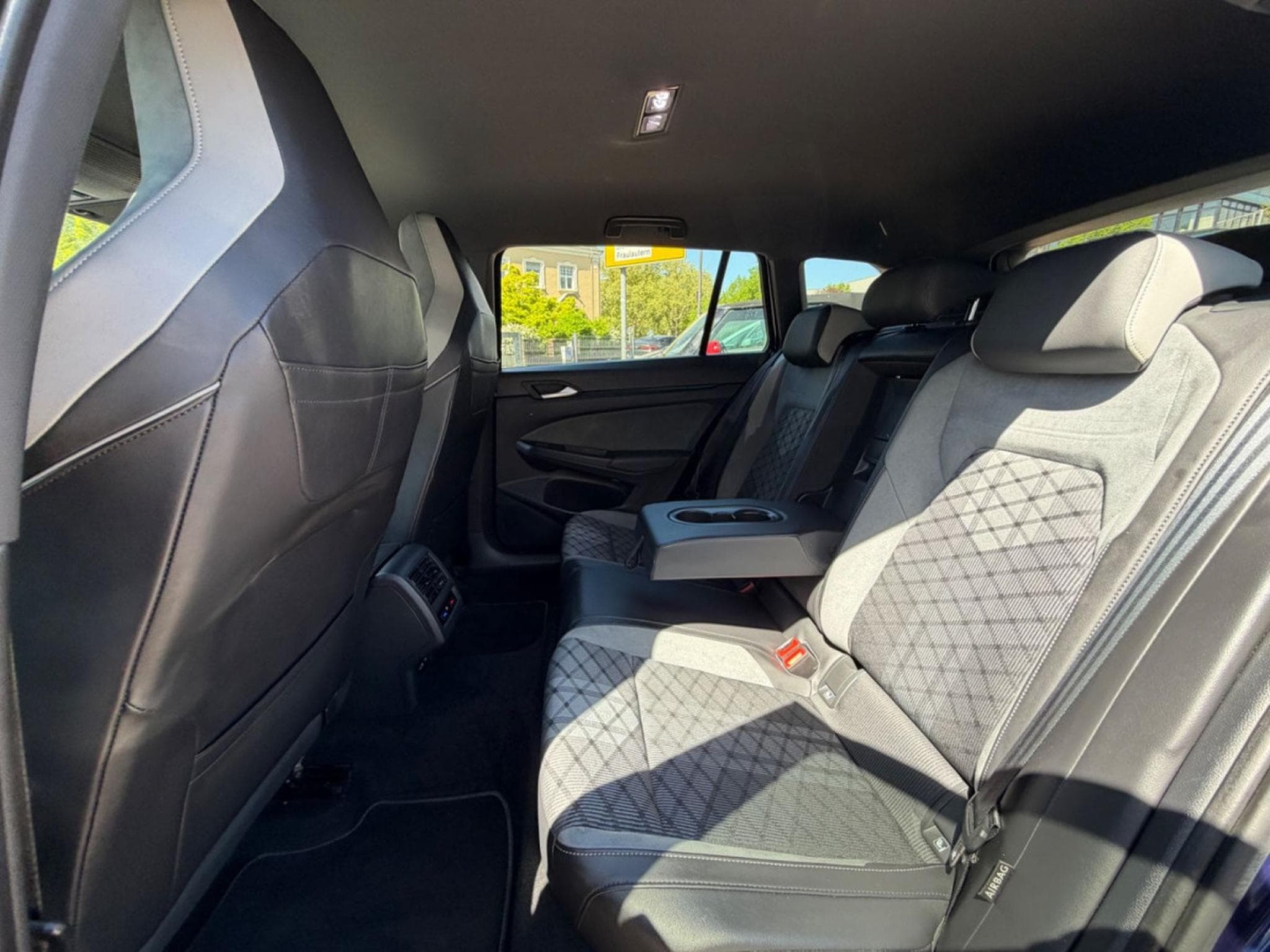 VW Golf Variant R-Line eTSI (2021) - Foto 13