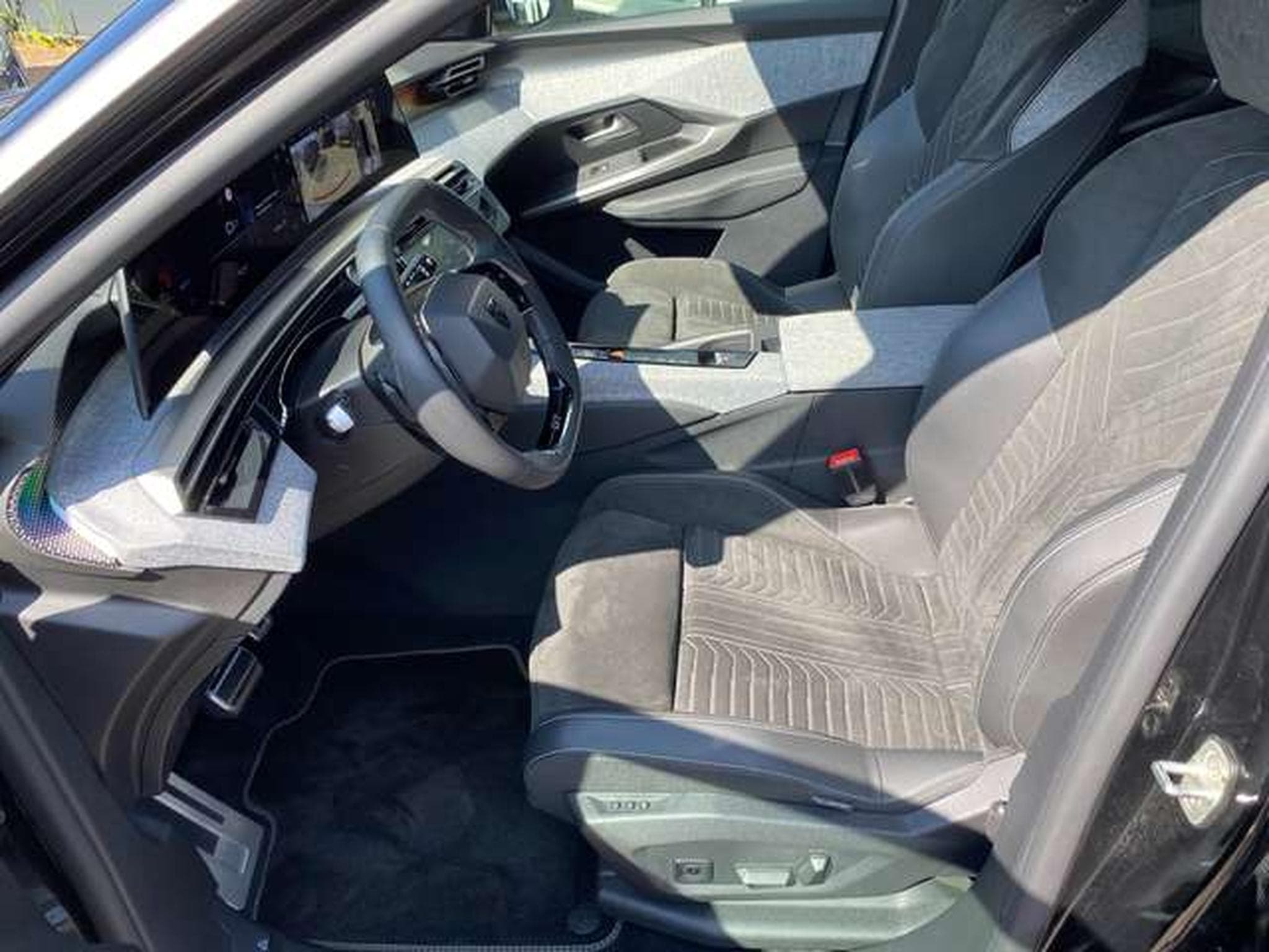 Peugeot 5008 Hybrid 136 eDSC6 GT jusqu'à 48 mois de garantie (2025) - Photo 8
