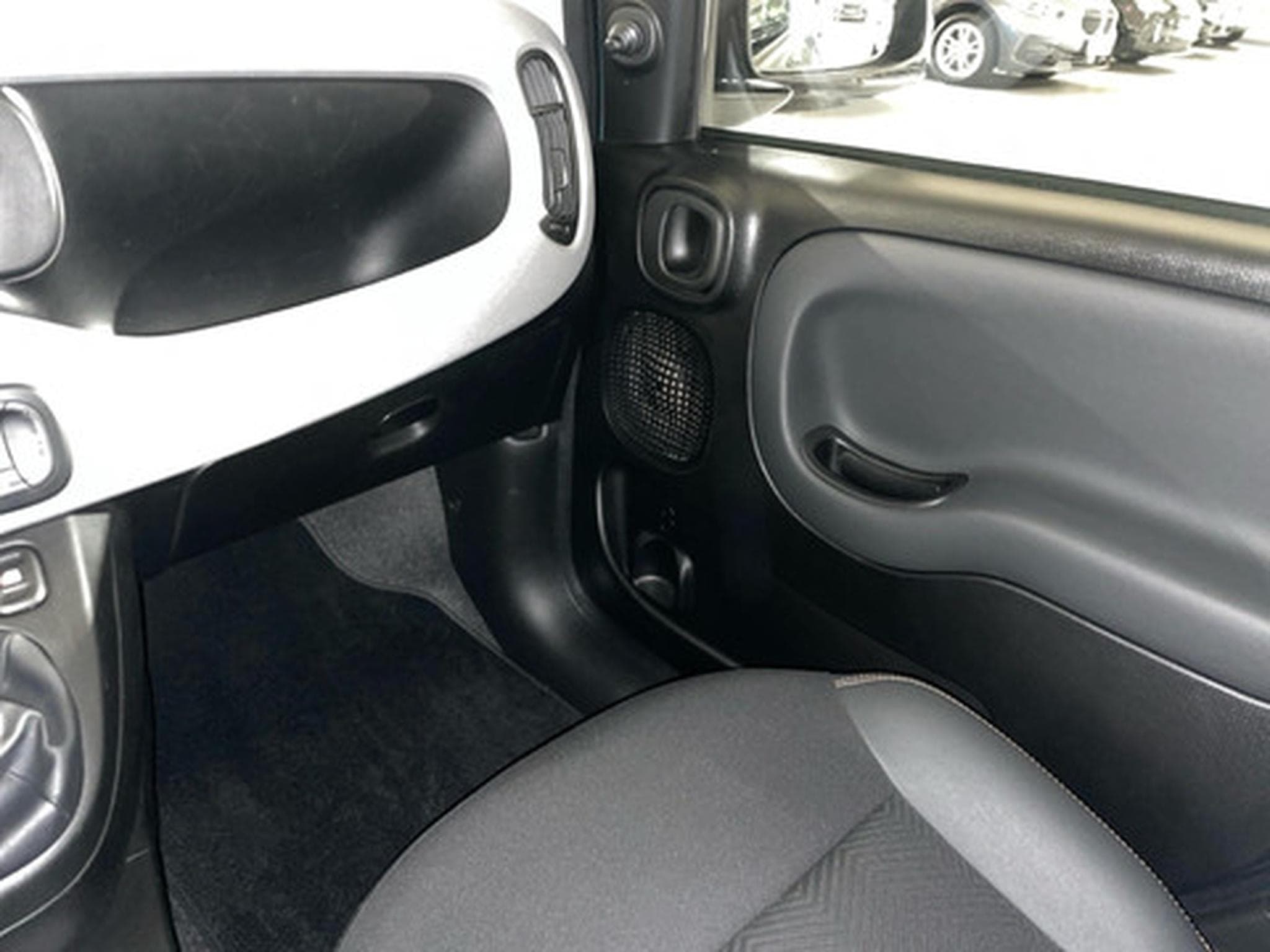 Fiat Panda 1.0 Hybrid 70 MT6 Garmin (2022) - Foto 9