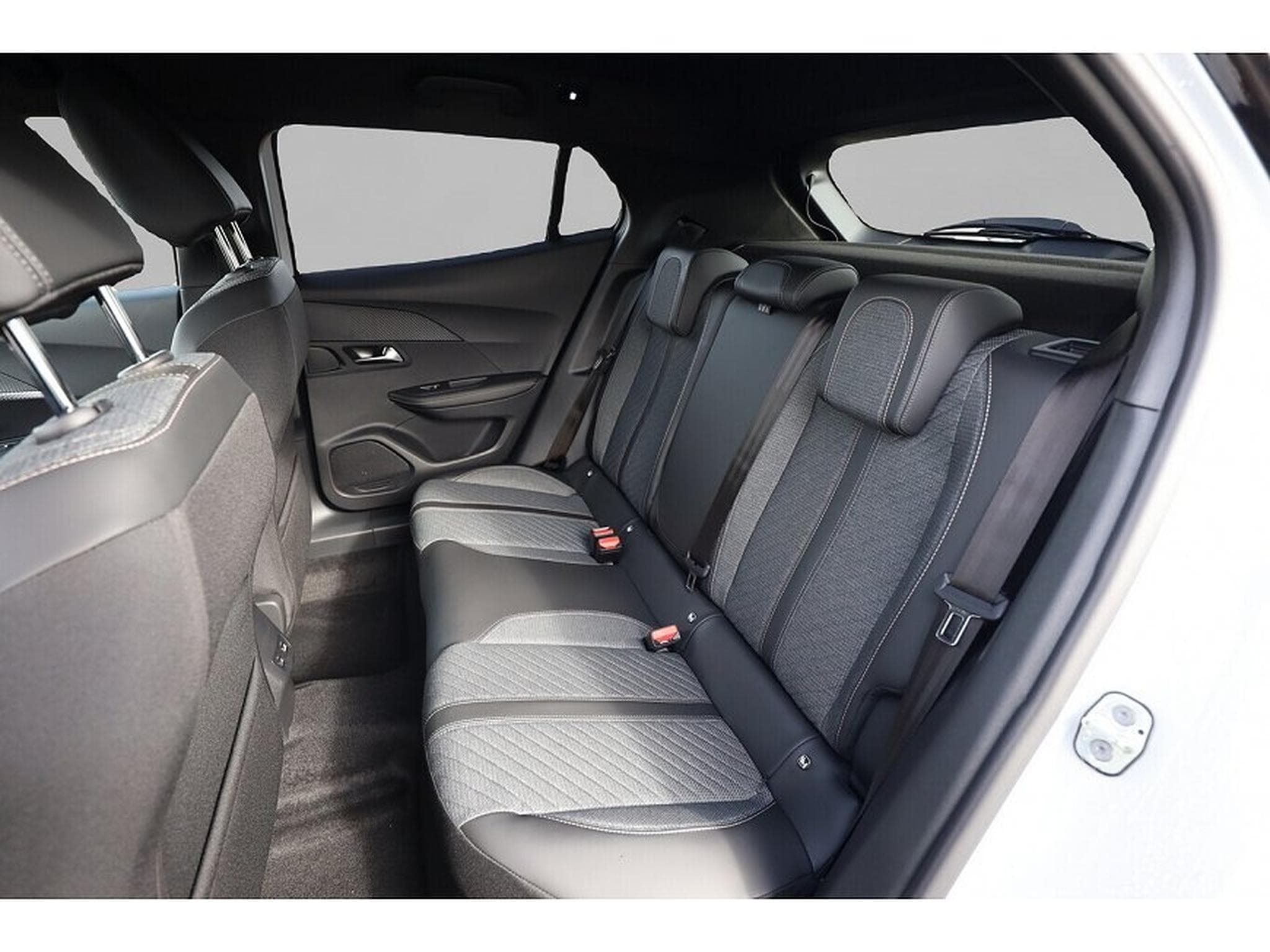 Peugeot 2008 (2025) - Photo 6