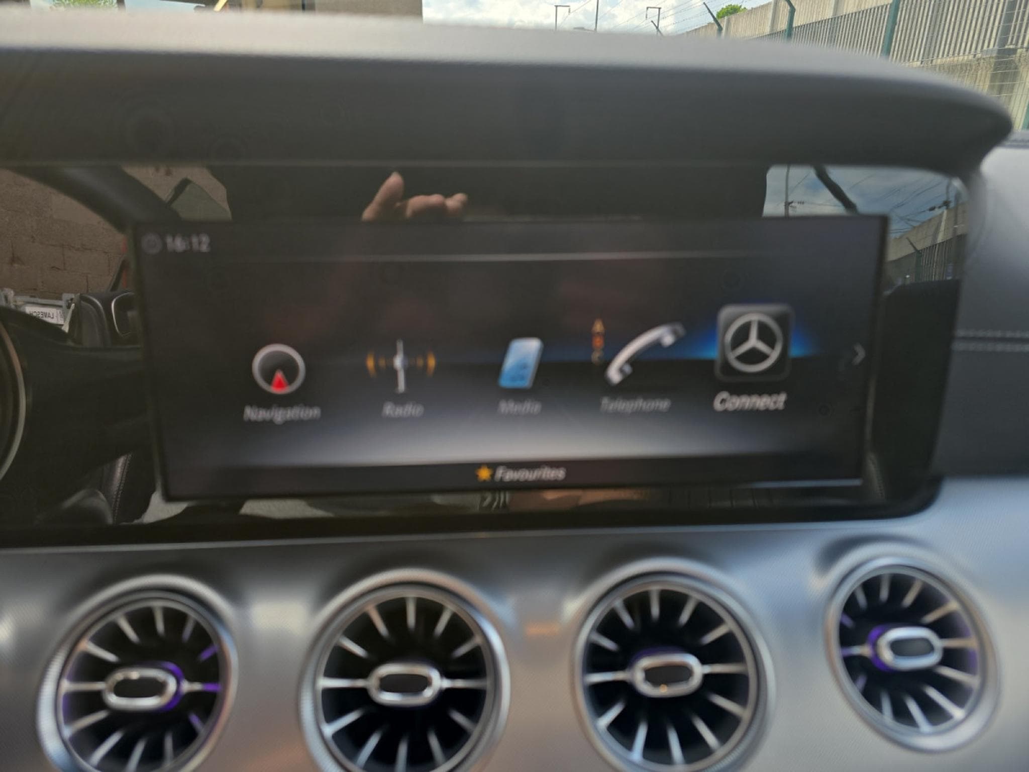 Mercedes E 300 2.0 AMG Line (2019) - Photo 12
