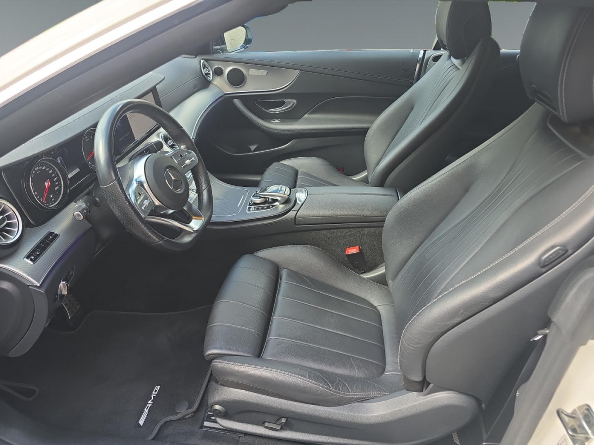 Mercedes E 300 2.0 AMG Line (2019) - Photo 14