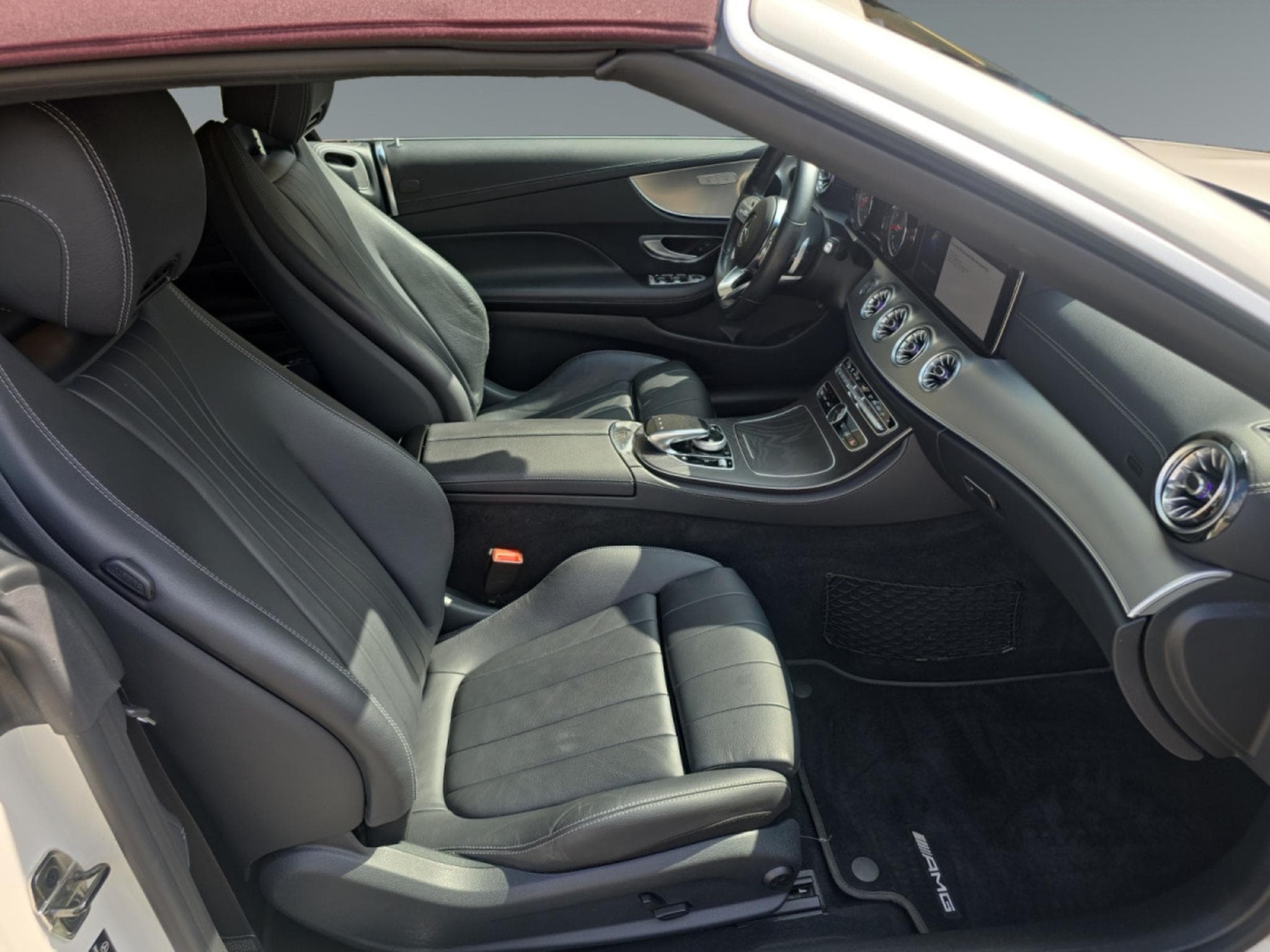 Mercedes E 300 2.0 AMG Line (2019) - Photo 15