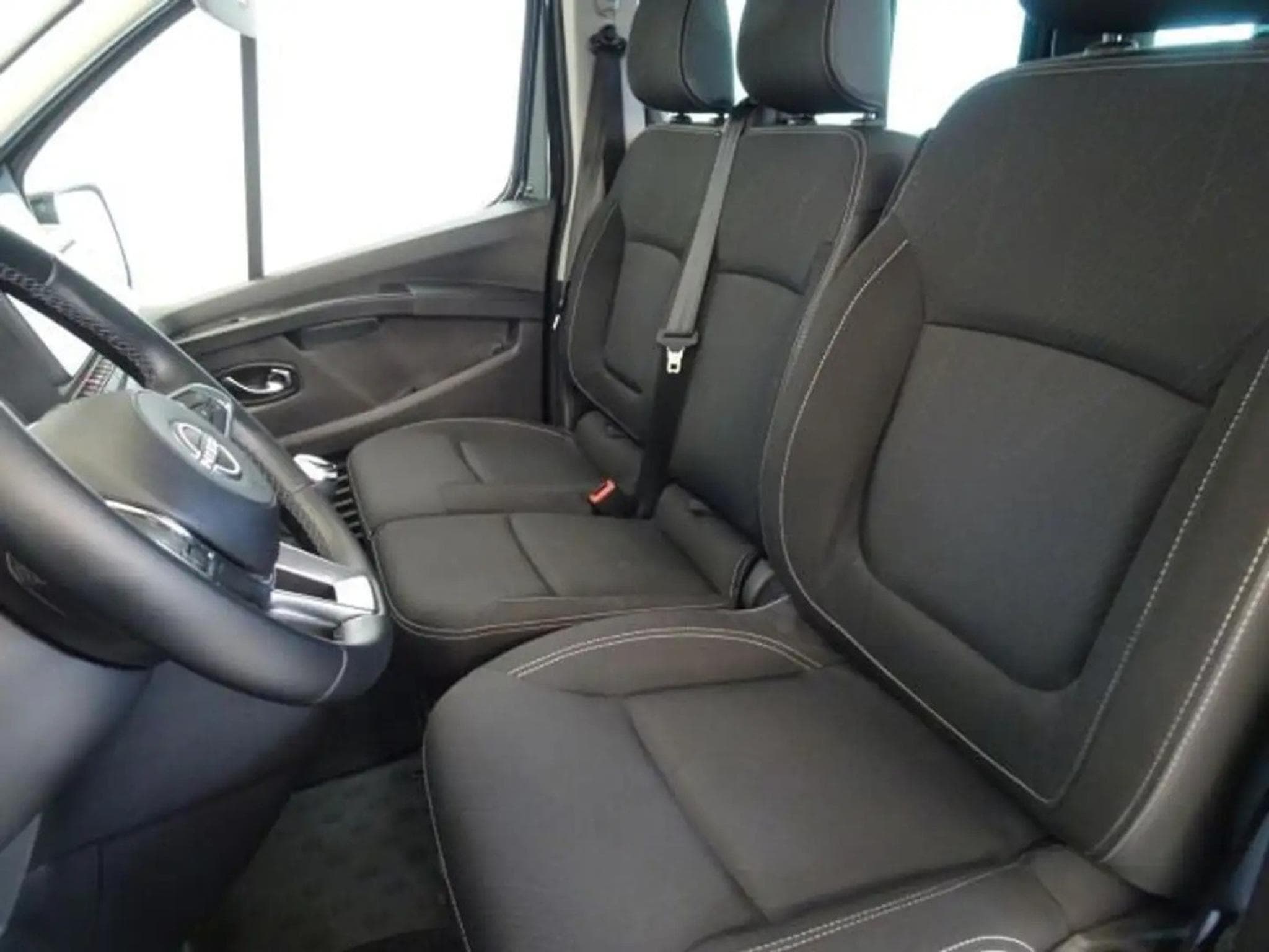 Renault Trafic 2.0dci 110 Kombi L2H1 3,0t Navi Camera Carplay 9 places (2025) - Foto 4
