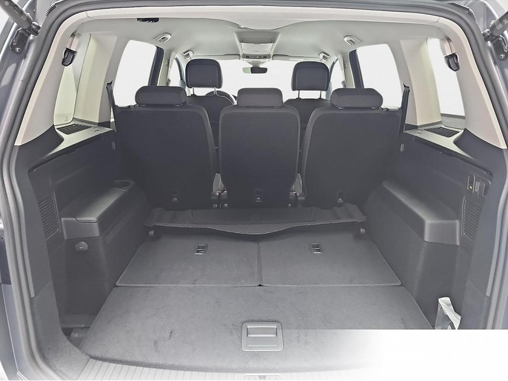 VW Touran (2026) - Photo 13