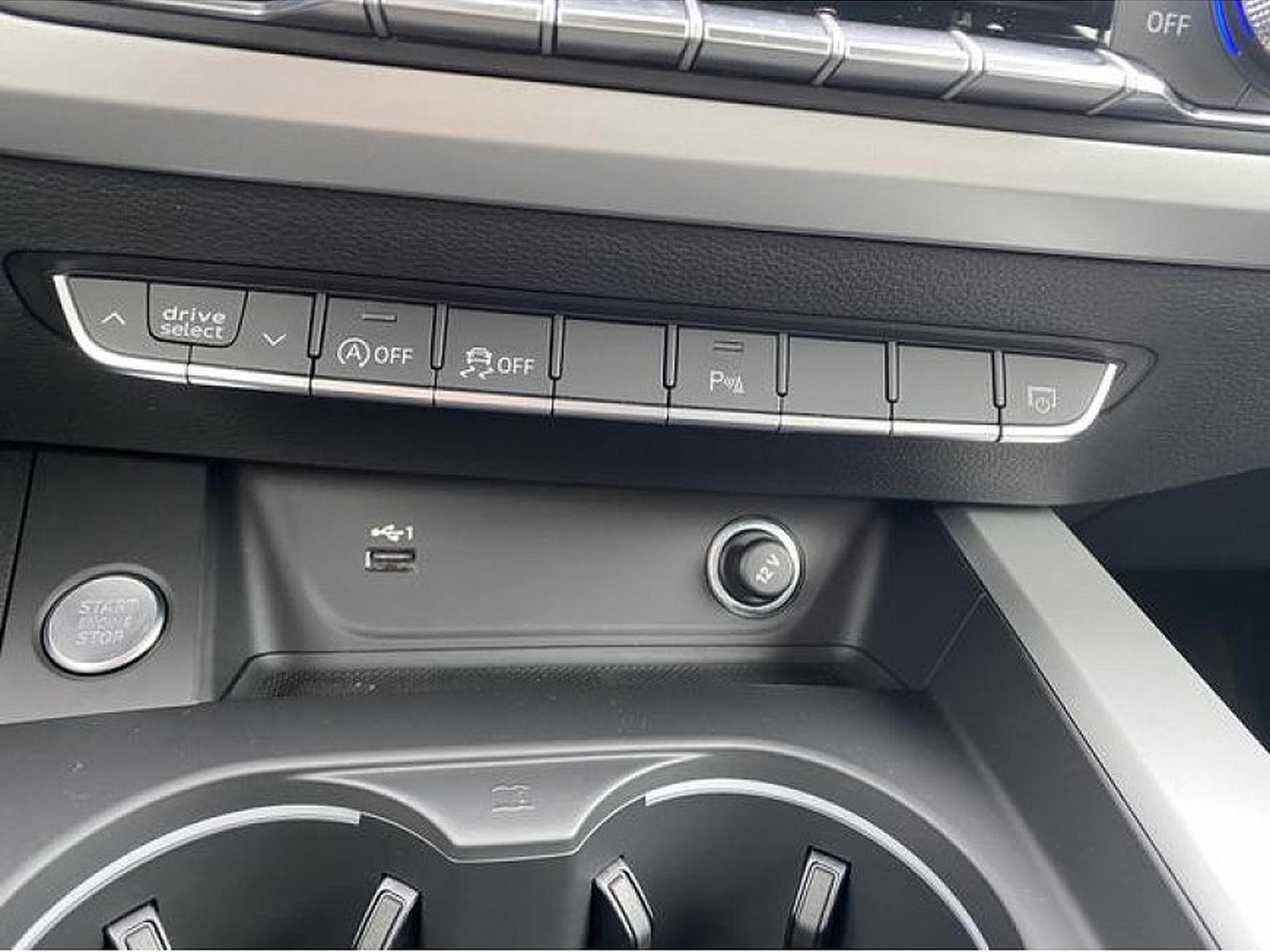 Audi A4 (2024) - Photo 12