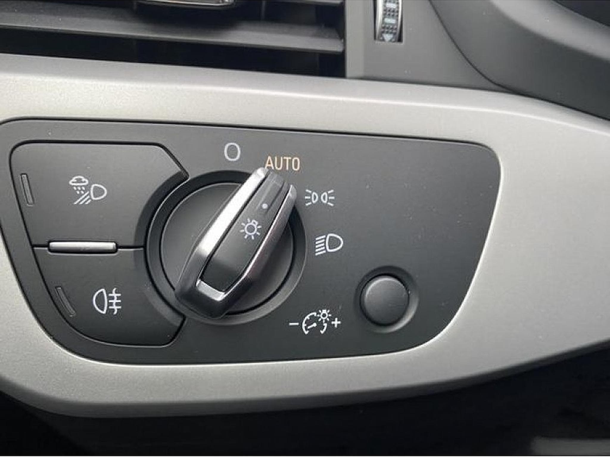 Audi A4 (2024) - Photo 18