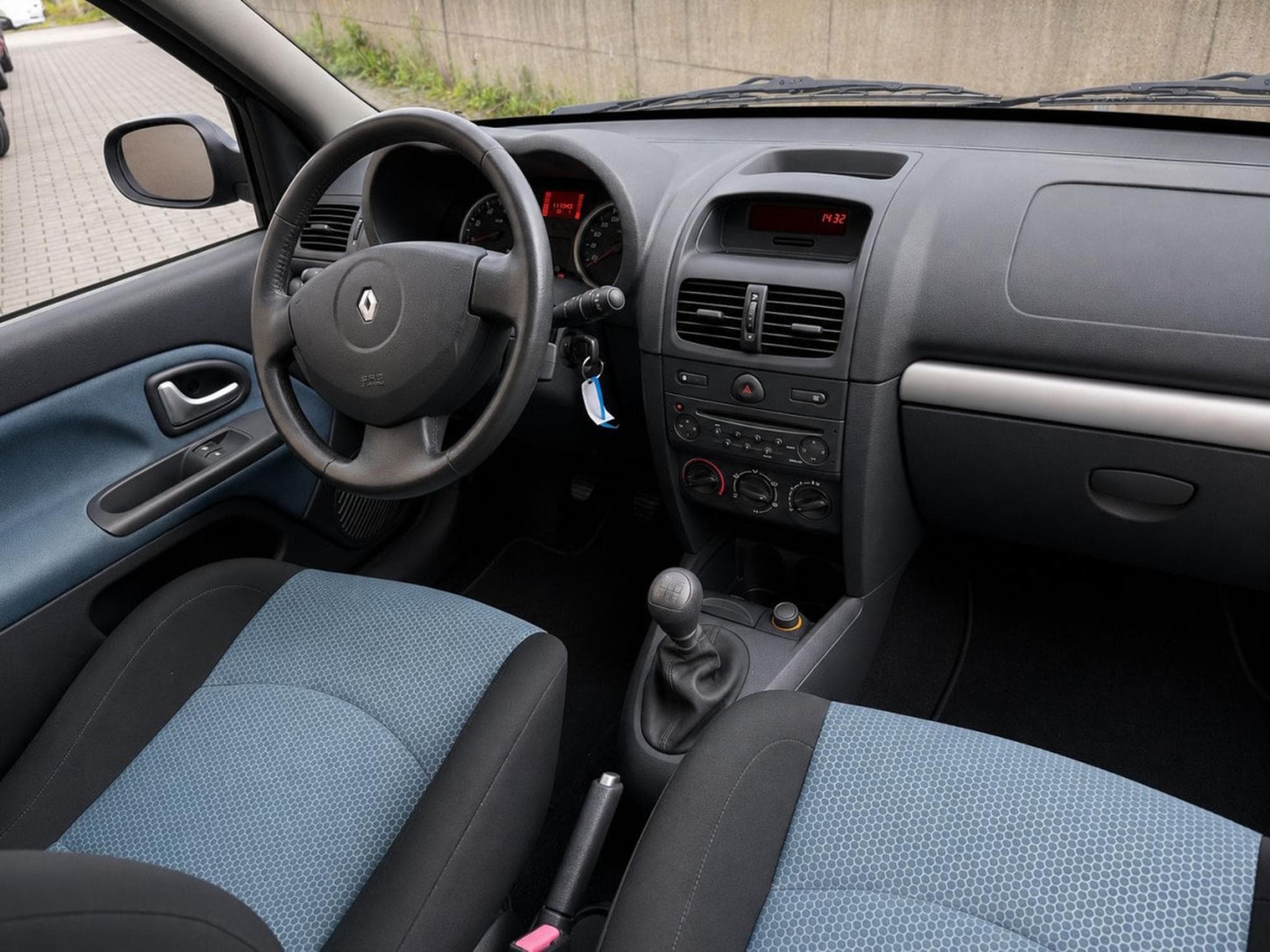 Renault Clio 1.2 16v Campus (2007) - Photo 4