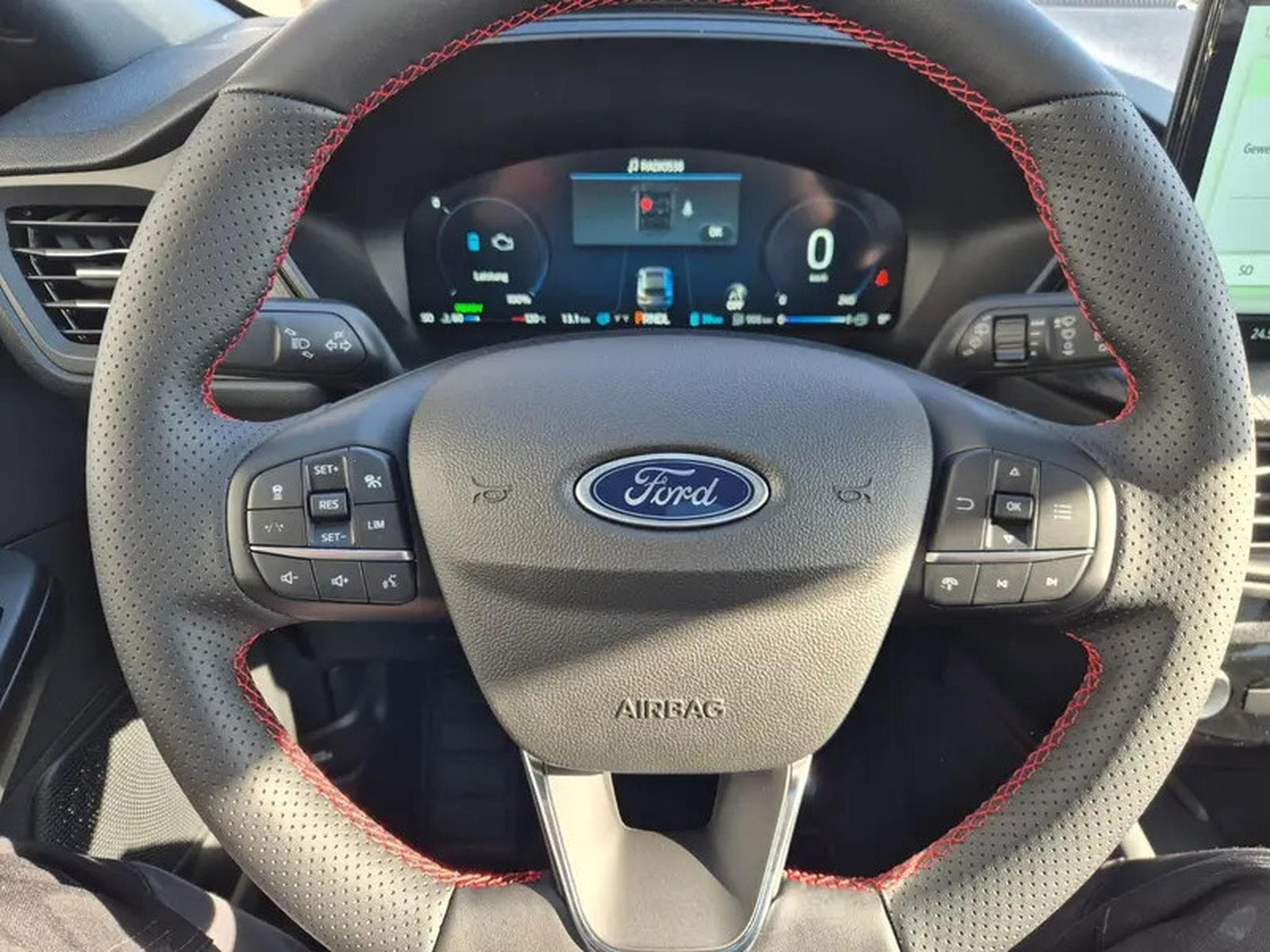 Ford Kuga 2.5 PHEV 242 Auto ST-Line X (2026) - Photo 24