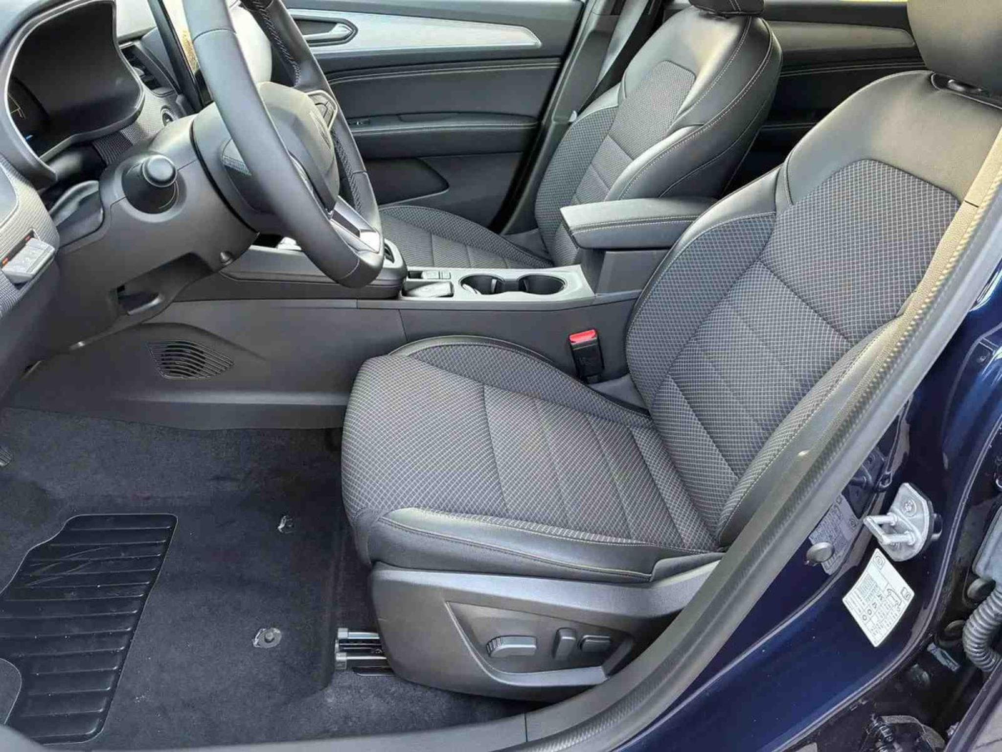 Renault Arkana 1.3 E-Tech Full Hybrid 145 EDC TECHNO (2025) - Photo 7