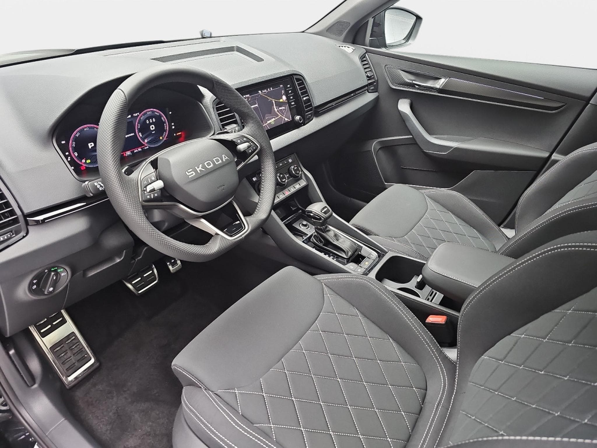 Skoda Karoq 1.5 TSi 150 DSG SPORTLINE (2025) - Foto 17