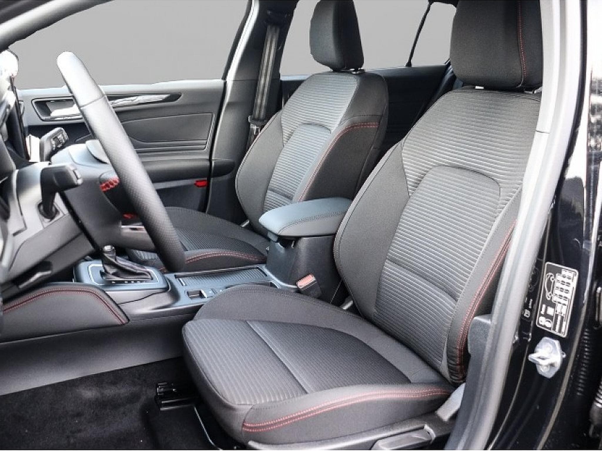 Ford Focus (2025) - Photo 6