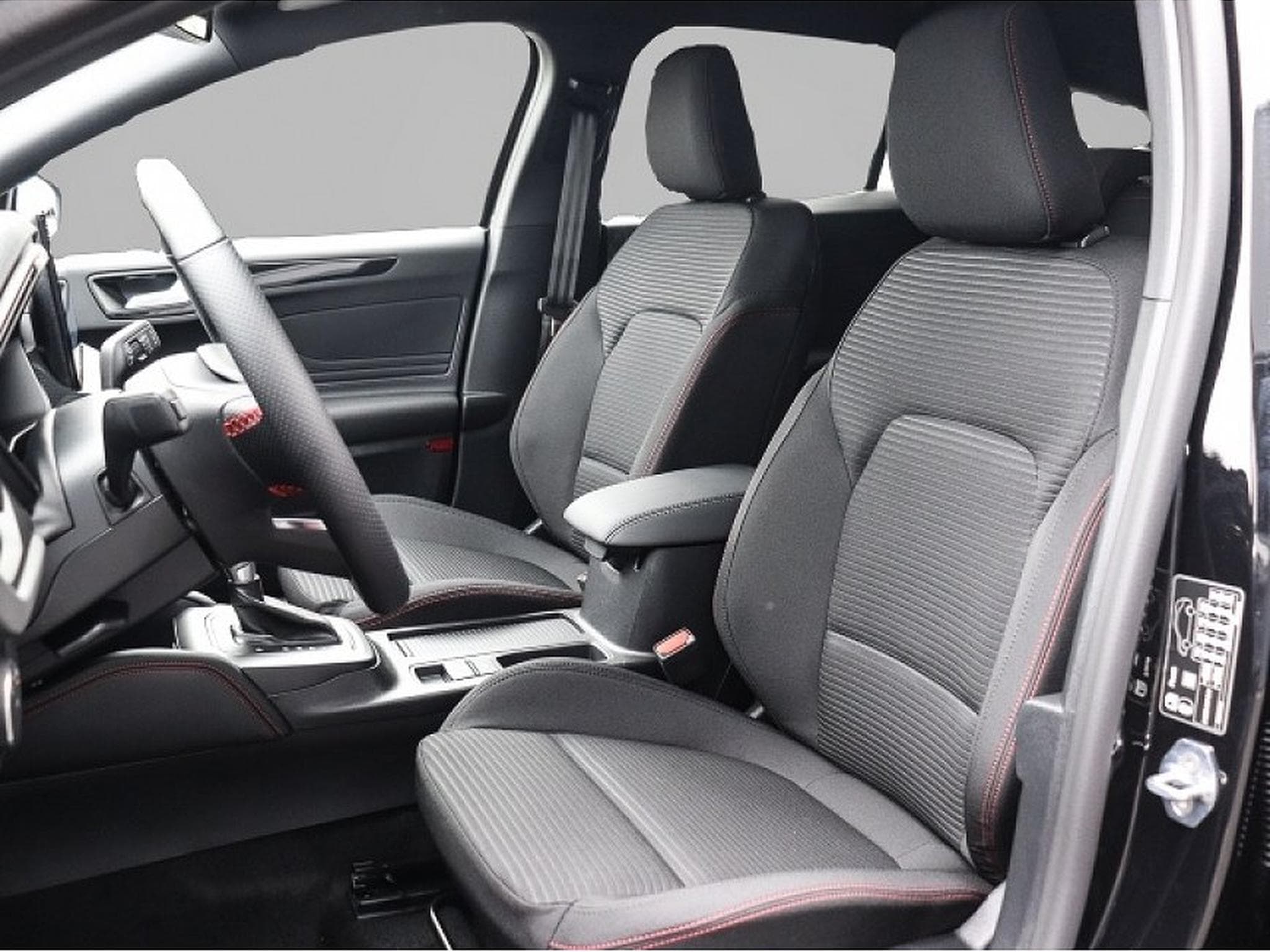 Ford Focus (2025) - Photo 6
